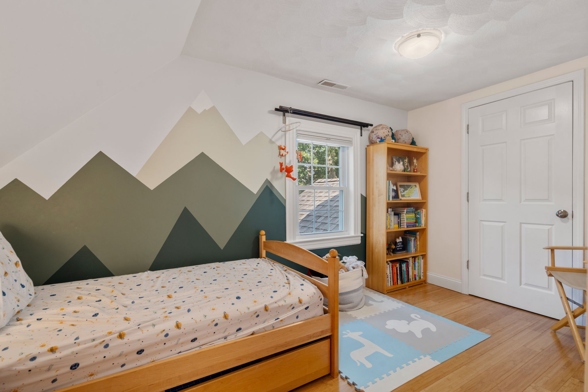  46 Macarthur Road, Stoneham, MA, 02180 - 物件實景