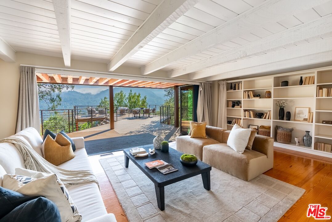 Topanga, California, 90290, United States, 4 Bedrooms Bedrooms, ,5 BathroomsBathrooms,Residential,For Sale,1796839