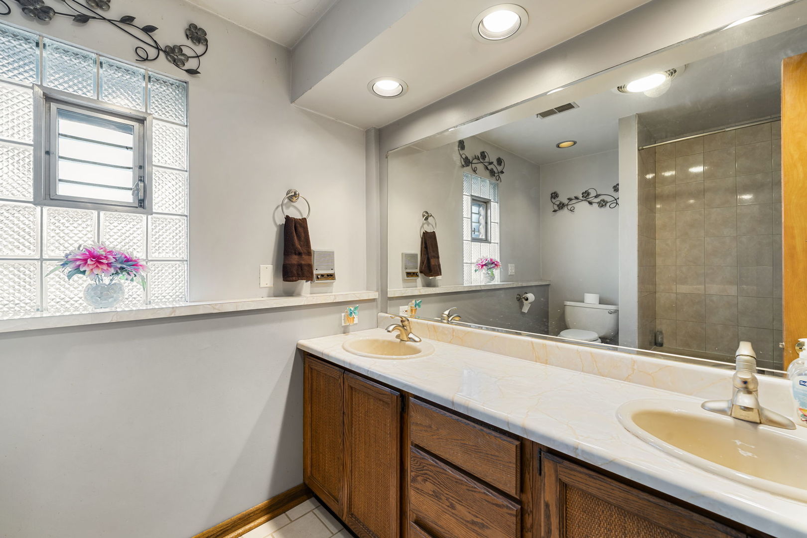 Chicago, Illinois, 60631, United States, 6 Bedrooms Bedrooms, ,4 BathroomsBathrooms,Residential,For Sale,1920979