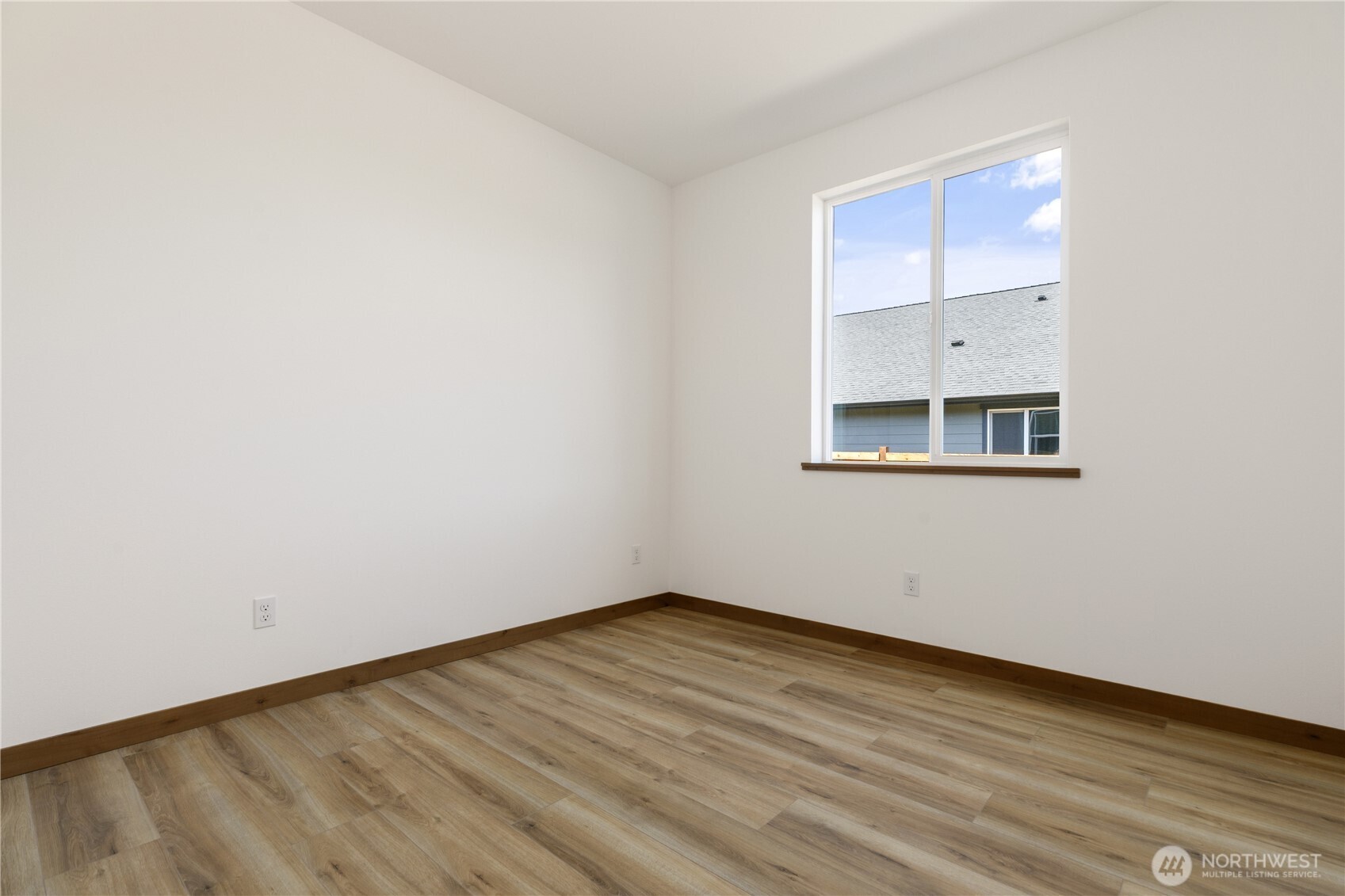 Oak Harbor, Washington, 98277, United States, 4 Bedrooms Bedrooms, ,1 BathroomBathrooms,Residential,For Sale,1939652