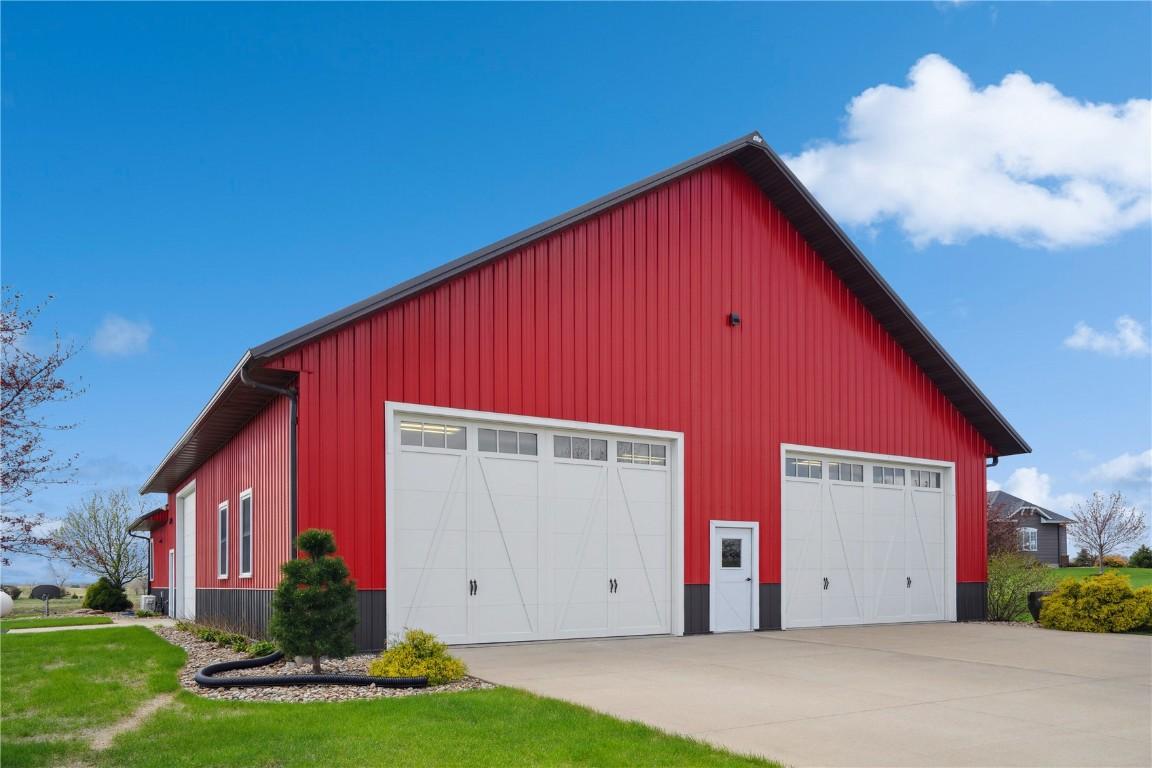 Vinton, Iowa, 52349, United States, 5 Bedrooms Bedrooms, ,6 BathroomsBathrooms,Residential,For Sale,1980405