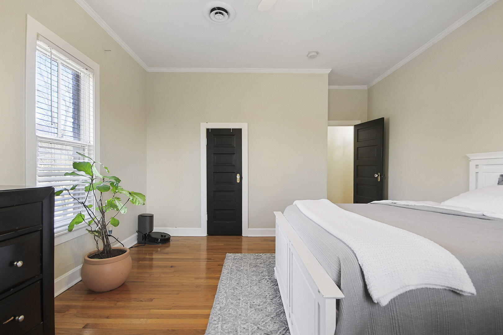 MOBERLY, Missouri, 65270, United States, 5 Bedrooms Bedrooms, ,5 BathroomsBathrooms,Residential,For Sale,2009284