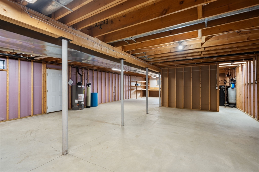 Westfield, Massachusetts, 01085, United States, 4 Bedrooms Bedrooms, ,3 BathroomsBathrooms,Residential,For Sale,1998160