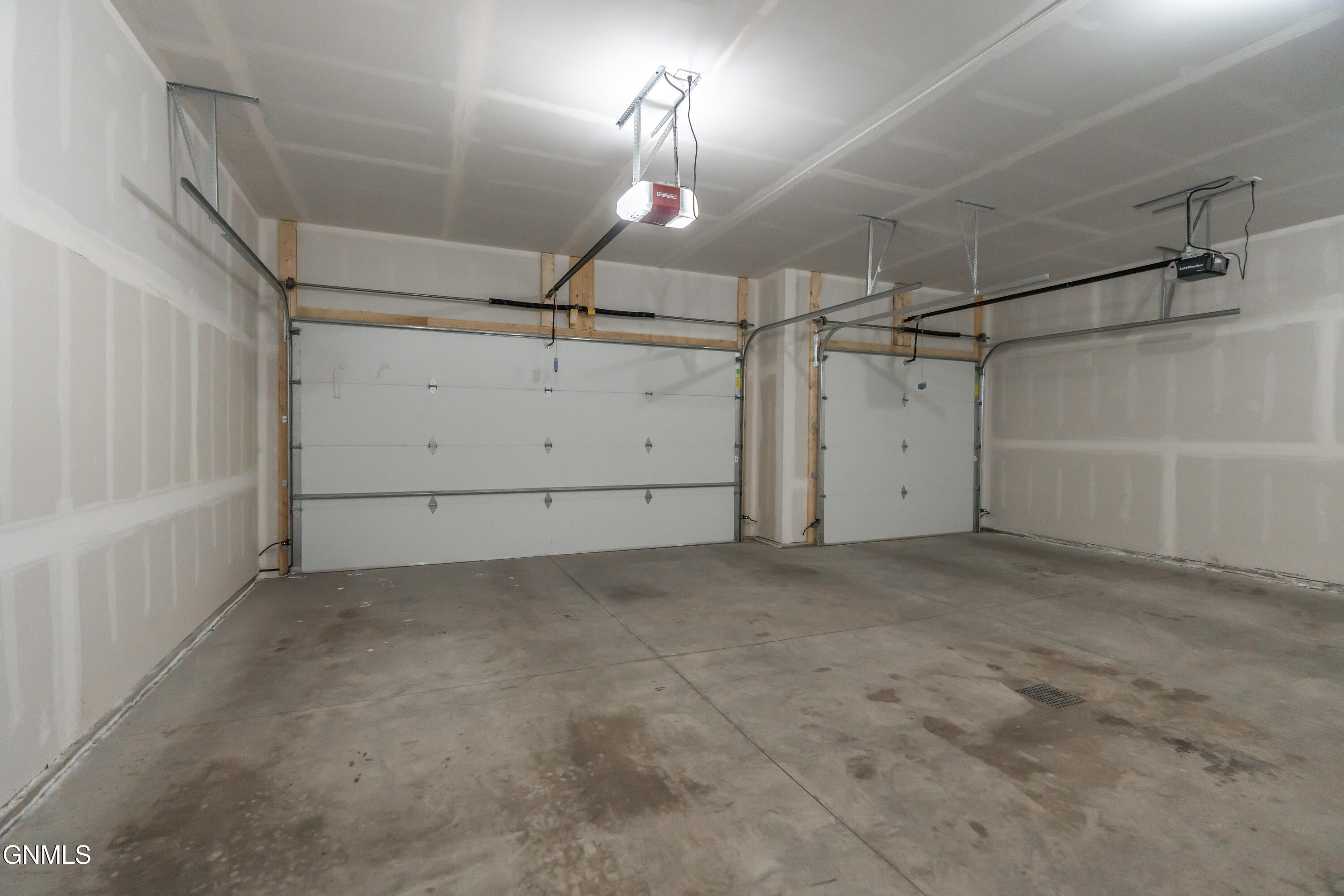 Bismarck, North Dakota, 58503, United States, 4 Bedrooms Bedrooms, ,3 BathroomsBathrooms,Residential,For Sale,2035327