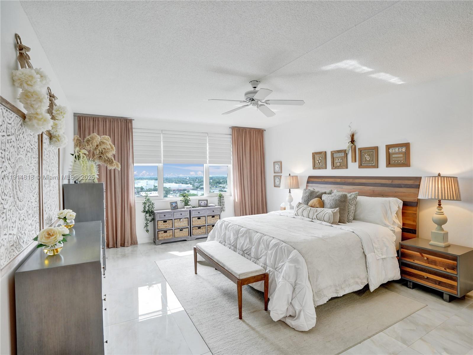 Hollywood, Florida, 33021, United States, 2 Bedrooms Bedrooms, ,3 BathroomsBathrooms,Residential,For Sale,1997464