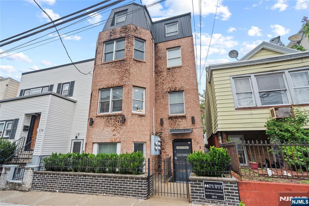 Jersey City, New Jersey, 07307, United States, 3 Bedrooms Bedrooms, ,2 BathroomsBathrooms,Residential,For Sale,1918659