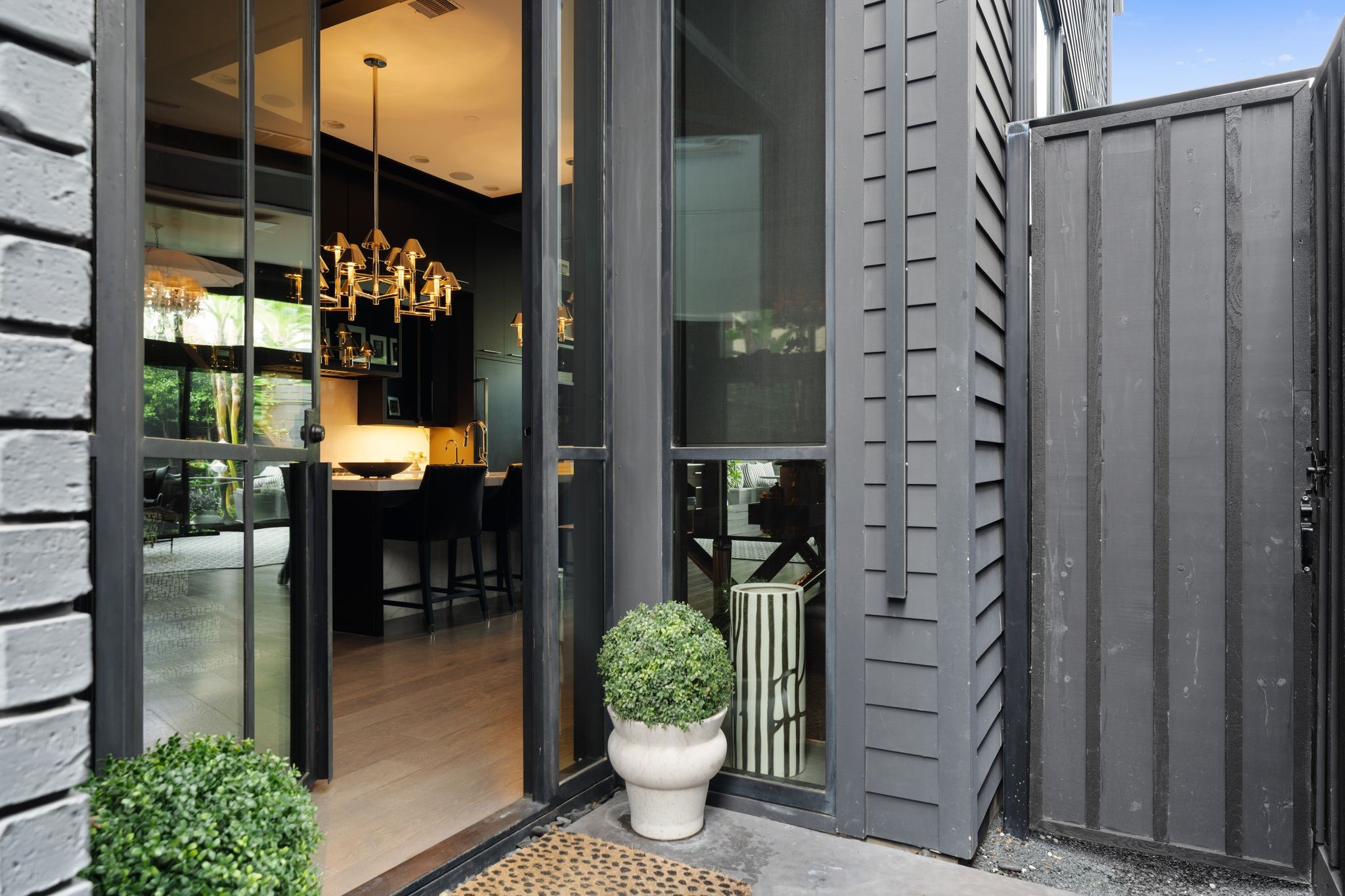  2117 Elmen Street B - 物件實景