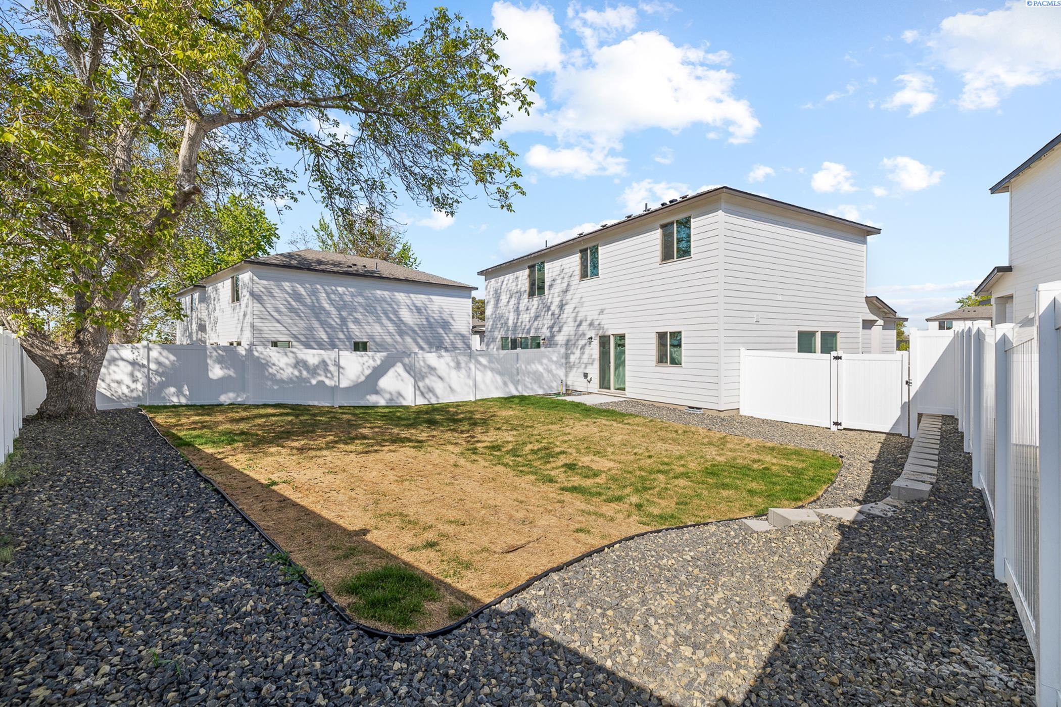Kennewick, Washington, 99337, United States, 6 Bedrooms Bedrooms, ,Residential,For Sale,1941596