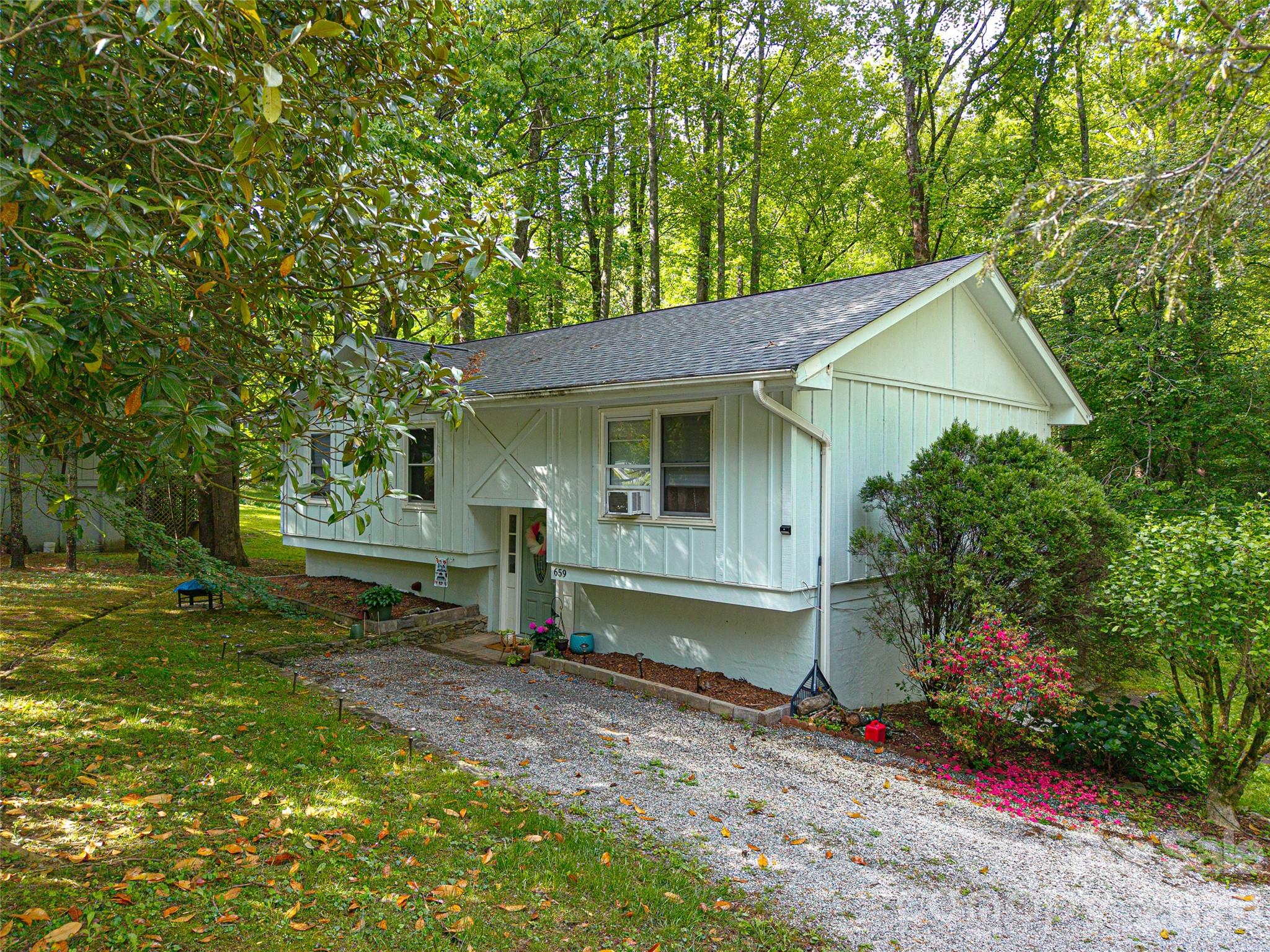 Salisbury Rd, Hendersonville, NC 28792