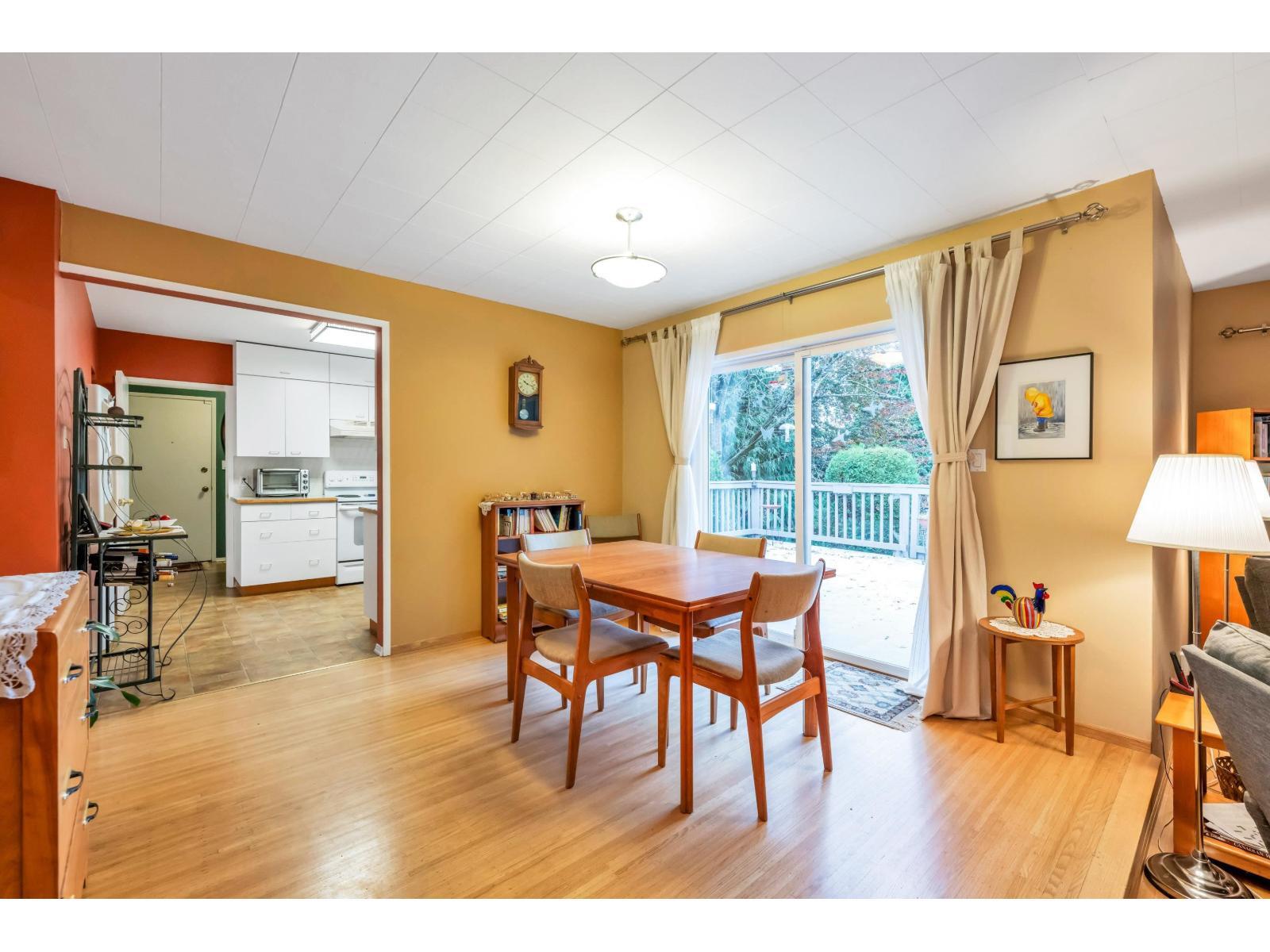 WHITE ROCK, British Columbia, V4B 4T7, CA, 4 Bedrooms Bedrooms, ,2 BathroomsBathrooms,Residential,For Sale,1951469