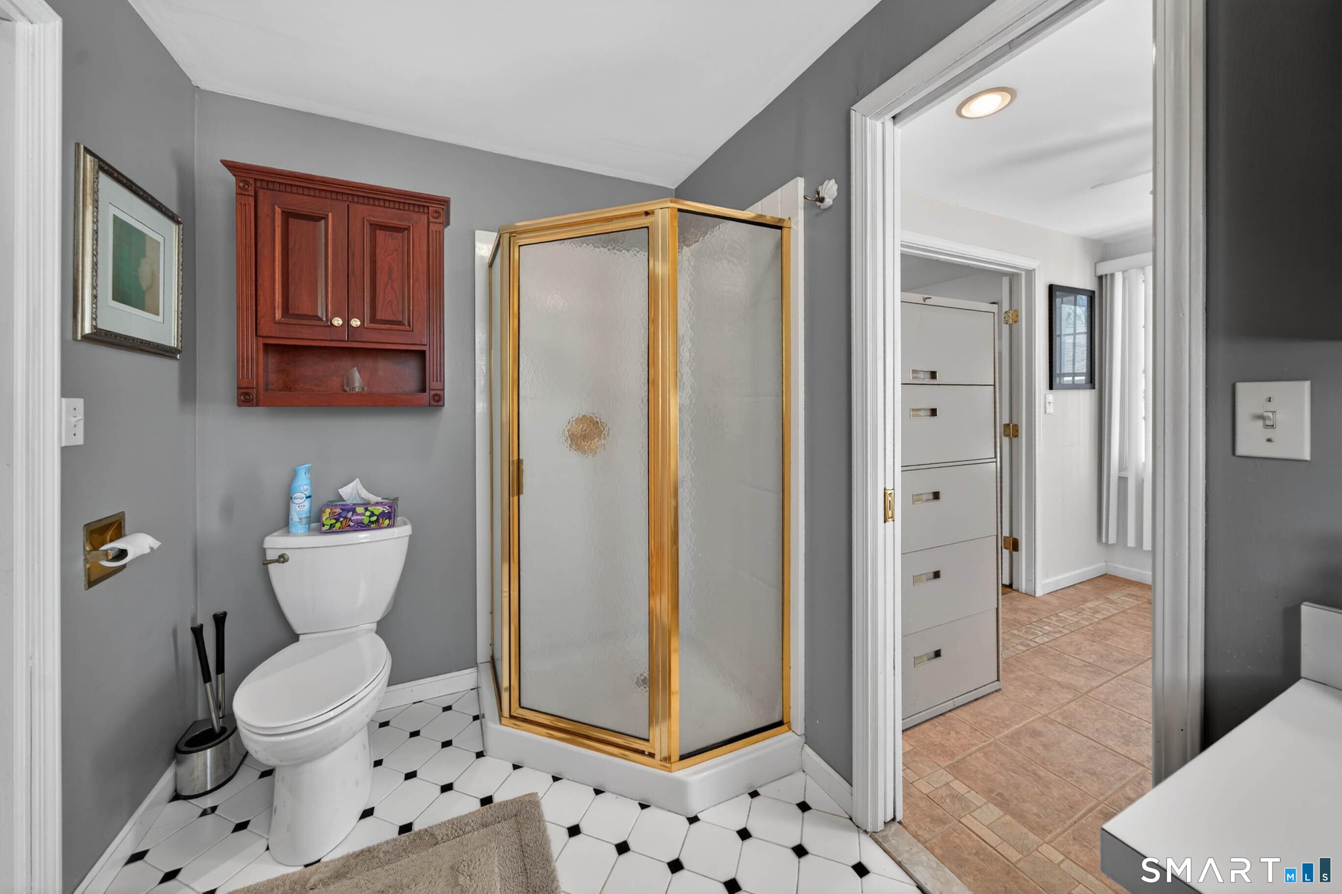 122, Connecticut, 06405, United States, 3 Bedrooms Bedrooms, ,2 BathroomsBathrooms,Residential,For Sale,2040354