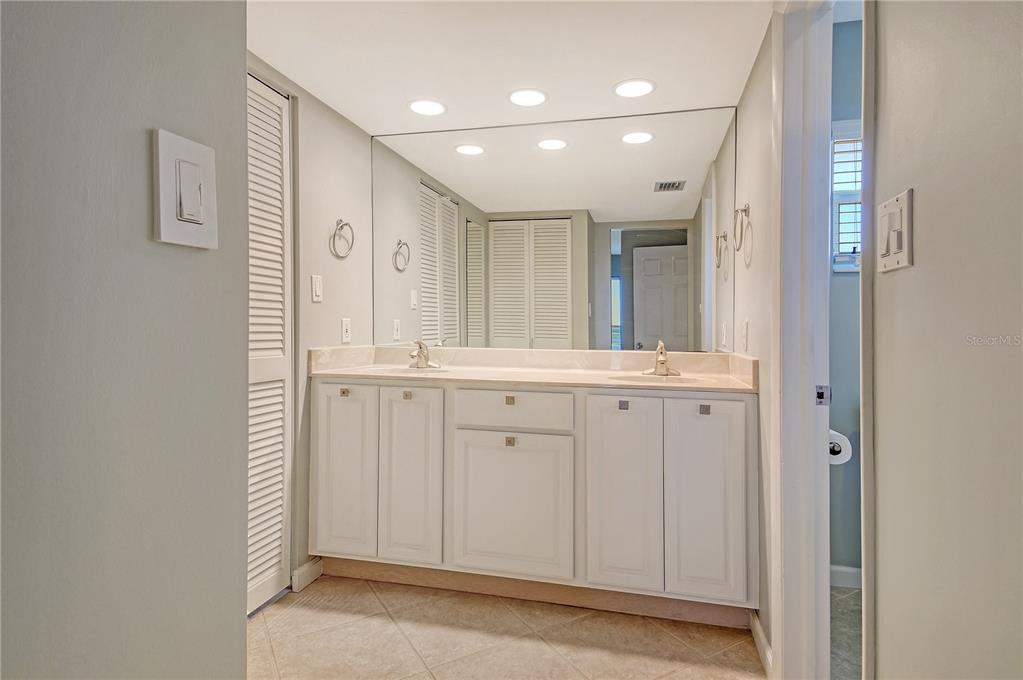 Longboat Key, Florida, 34228, United States, 2 Bedrooms Bedrooms, ,2 BathroomsBathrooms,Residential,For Sale,1987824