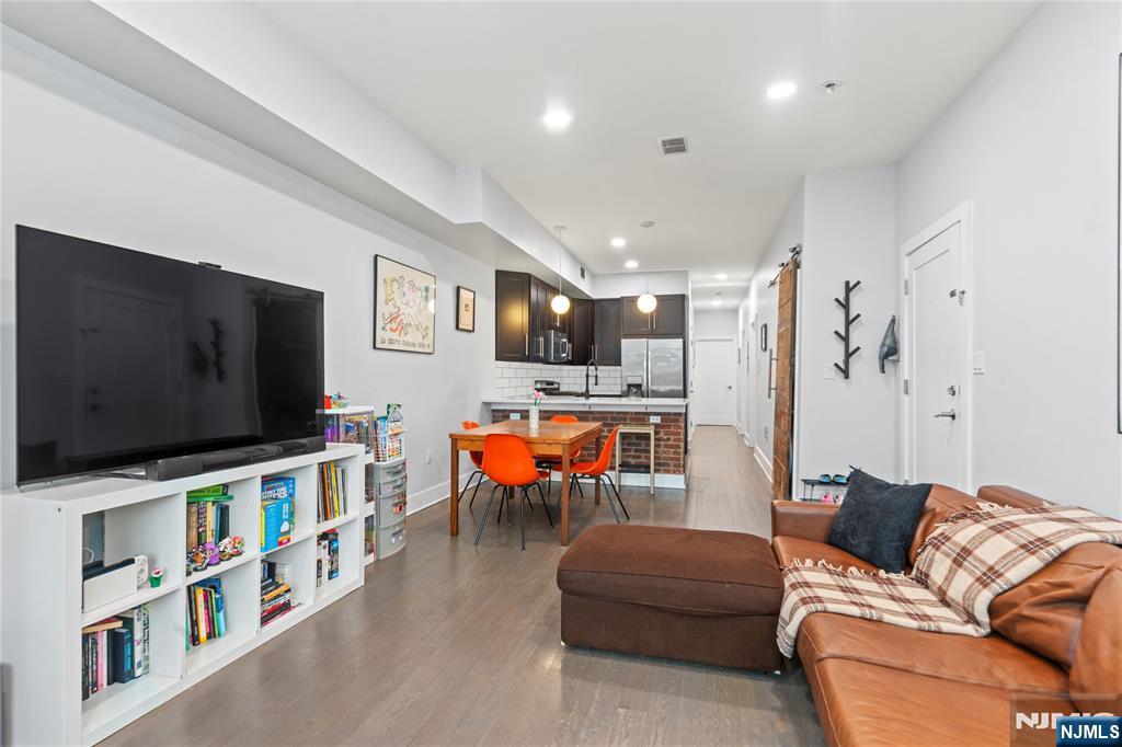 Jersey City, New Jersey, 07307, United States, 3 Bedrooms Bedrooms, ,2 BathroomsBathrooms,Residential,For Sale,1918659