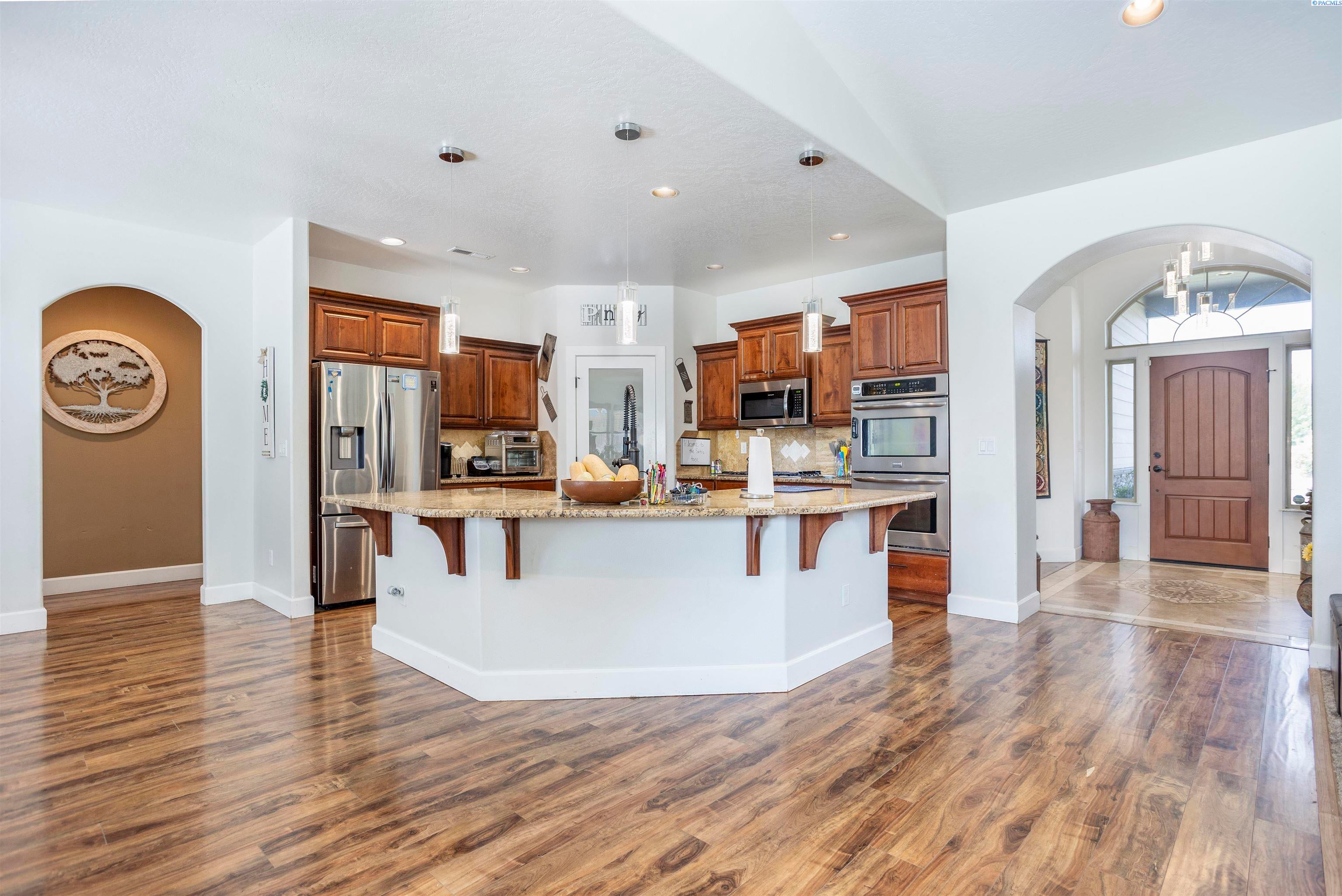 West Richland, Washington, 99353, United States, 4 Bedrooms Bedrooms, ,2 BathroomsBathrooms,Residential,For Sale,1944787