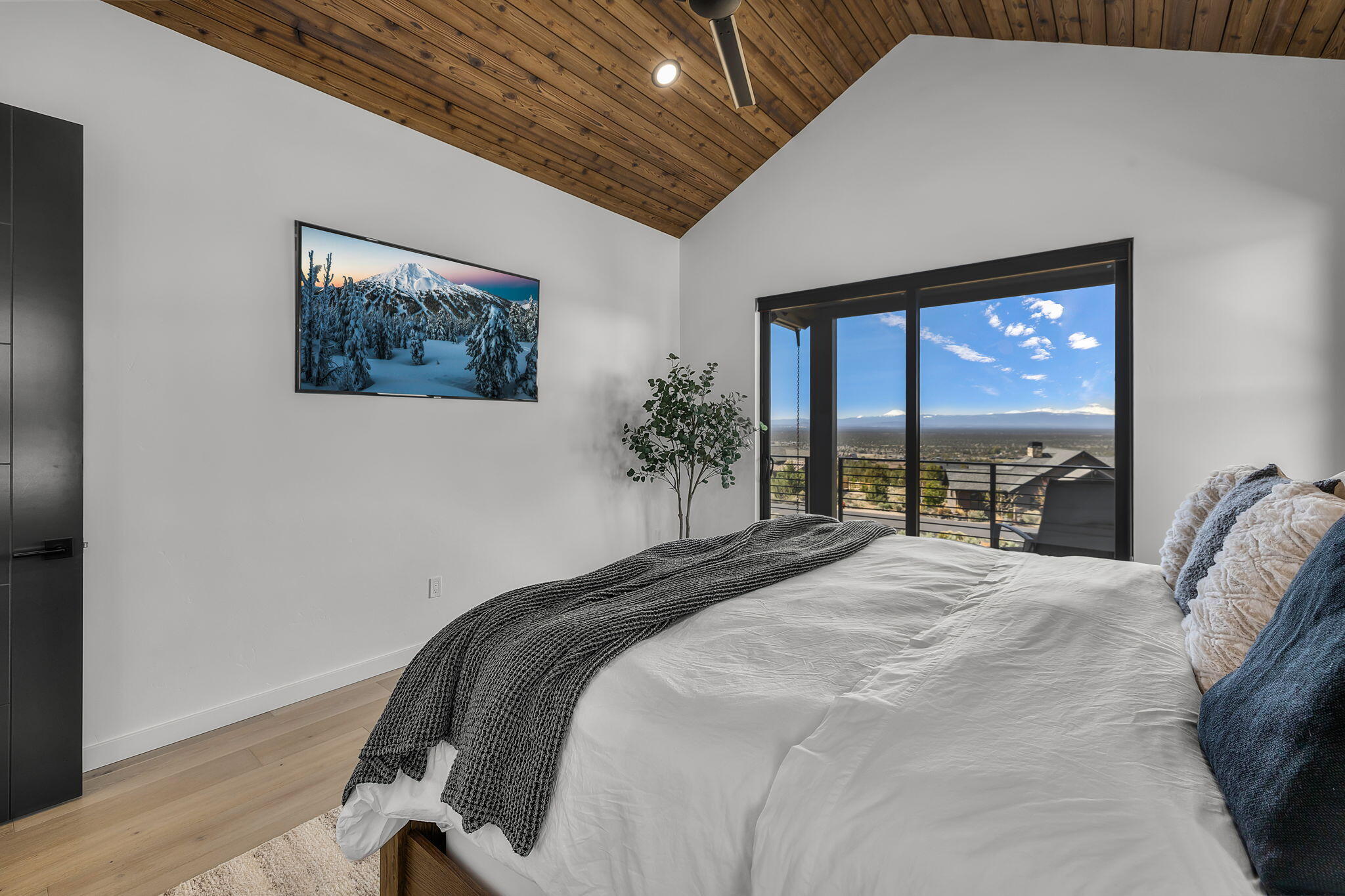 Powell Butte, Oregon, 97753, United States, 4 Bedrooms Bedrooms, ,5 BathroomsBathrooms,Residential,For Sale,1804820