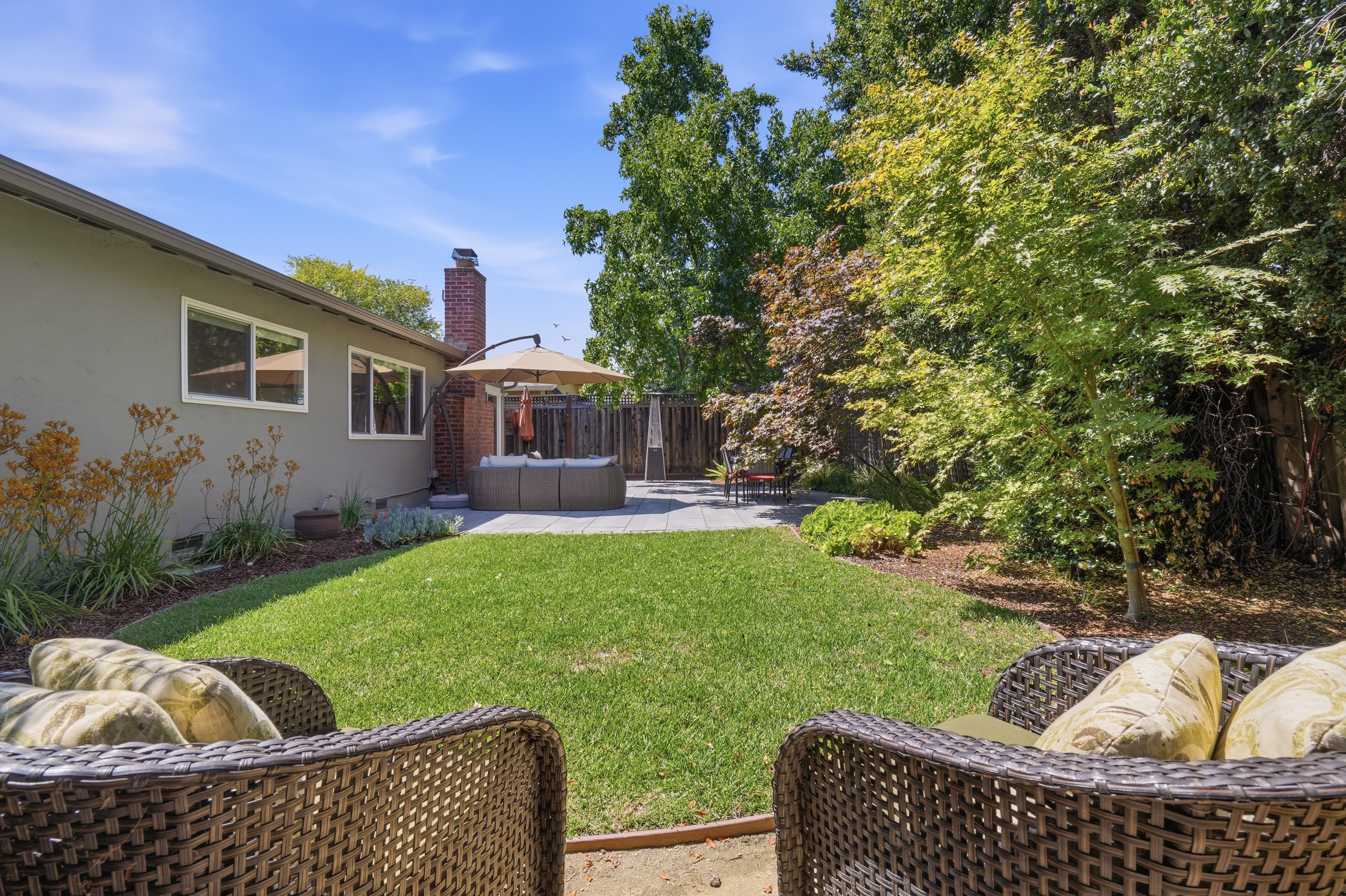  Private, Stylishly Updated Home in Prime Cambrian Location - 物件實景