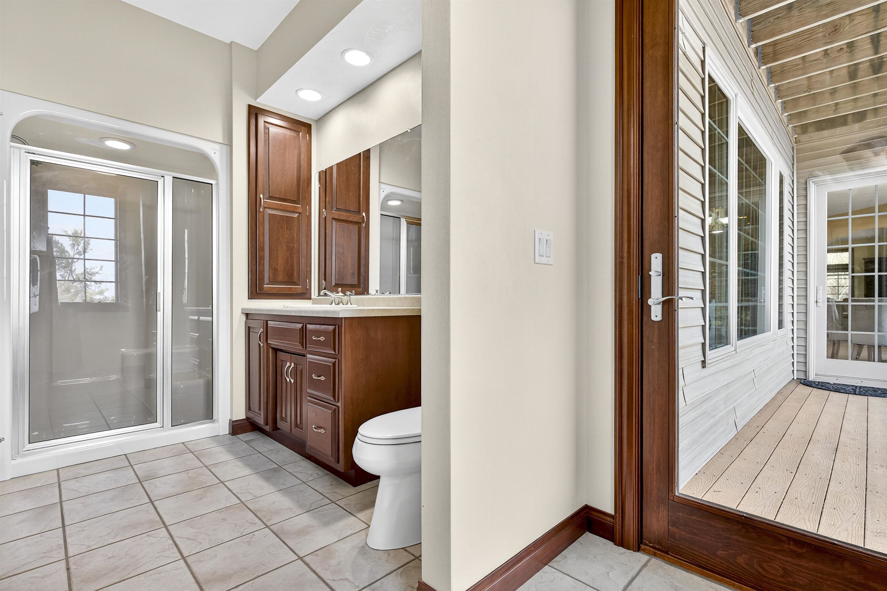 NEENAH, Wisconsin, 54956, United States, 5 Bedrooms Bedrooms, ,6 BathroomsBathrooms,Residential,For Sale,1992991