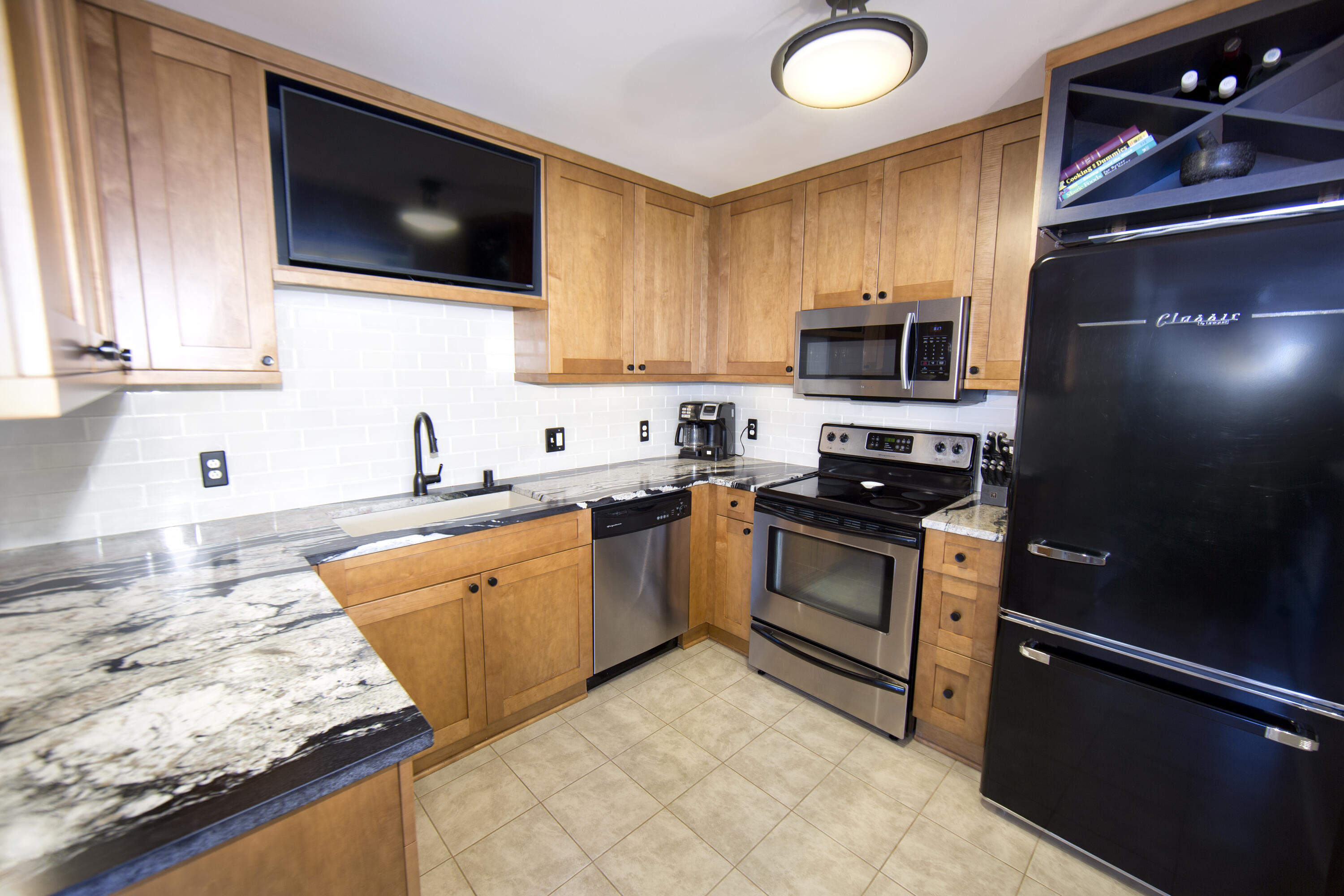 Milwaukee, Wisconsin, 53202, United States, 2 Bedrooms Bedrooms, ,3 BathroomsBathrooms,Residential,For Sale,1992022