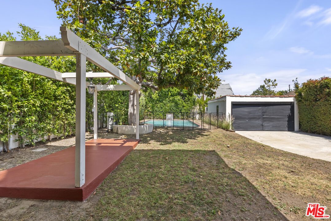 Los Angeles, California, 90036, United States, 4 Bedrooms Bedrooms, ,3 BathroomsBathrooms,Residential,For Sale,1849800