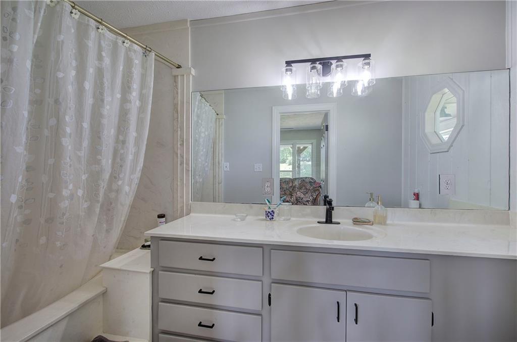 Adairsville, Georgia, 30103, United States, 3 Bedrooms Bedrooms, ,3 BathroomsBathrooms,Residential,For Sale,1848966