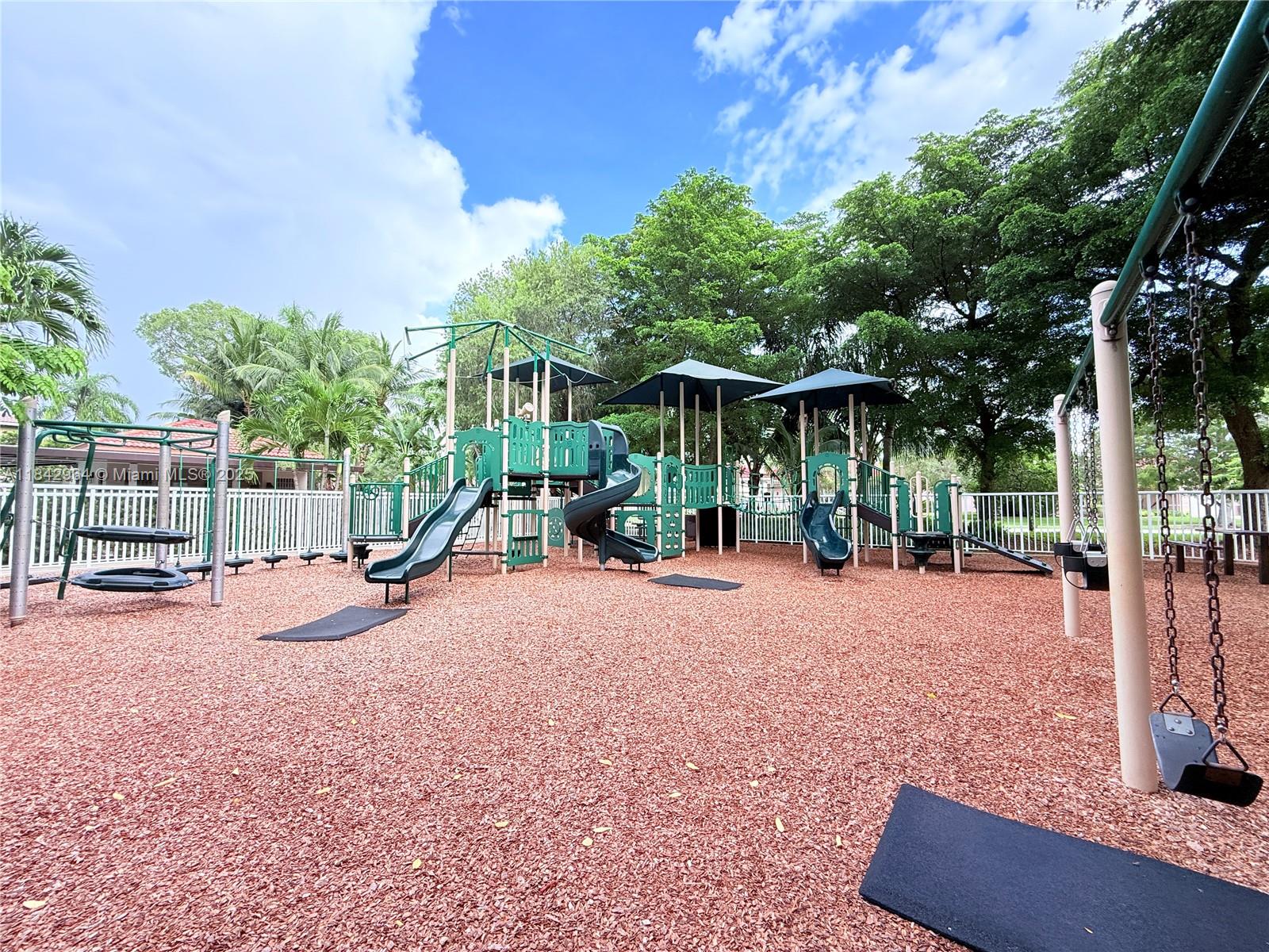 Weston, Florida, 33326, United States, 5 Bedrooms Bedrooms, ,4 BathroomsBathrooms,Residential,For Sale,1987523