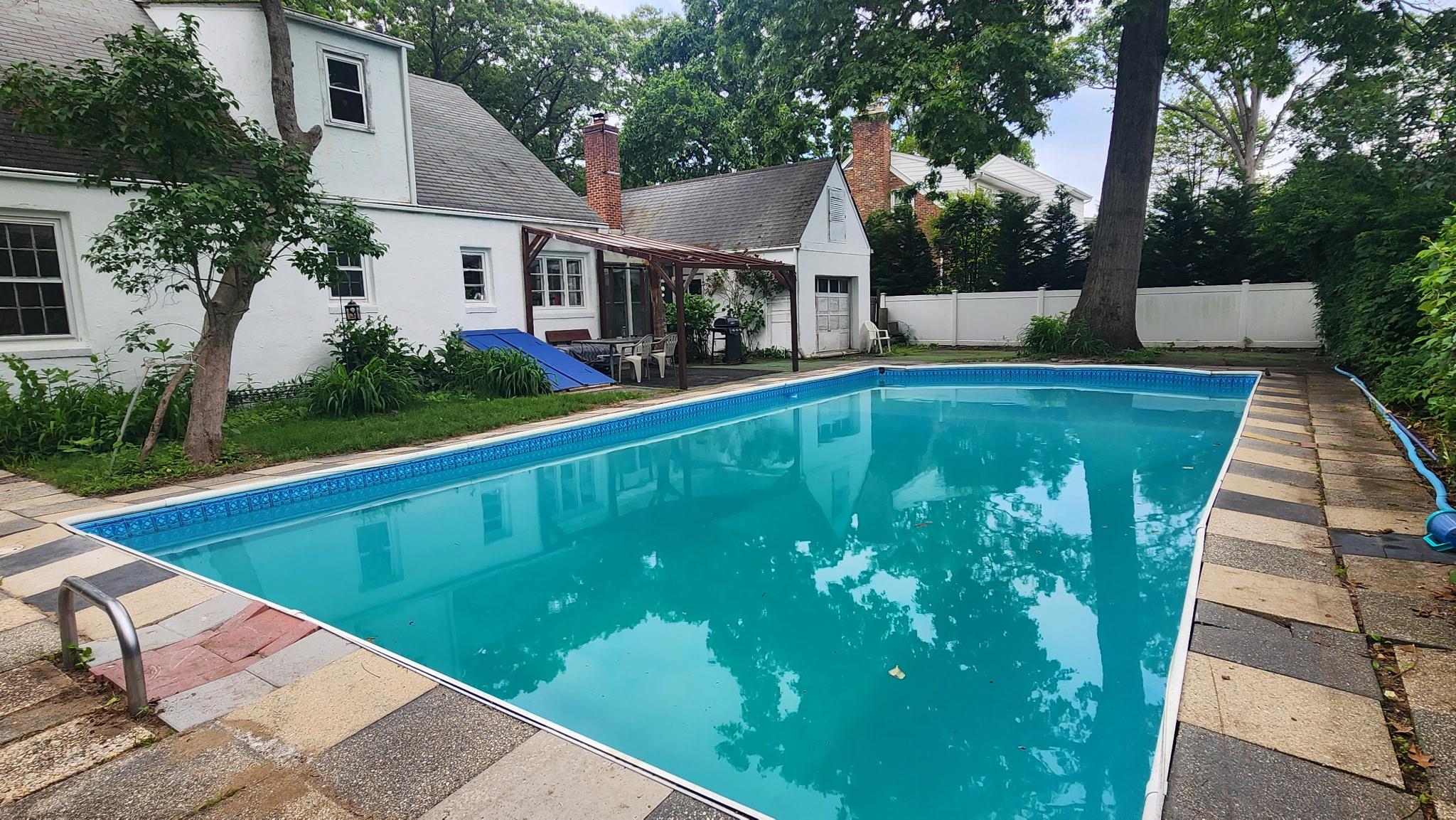 Malverne, New York, 11565, United States, 4 Bedrooms Bedrooms, ,2 BathroomsBathrooms,Residential,For Sale,1907627