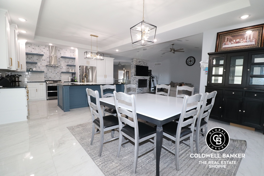 Garden City, Kansas, 67846, United States, 6 Bedrooms Bedrooms, ,3 BathroomsBathrooms,Residential,For Sale,1737851