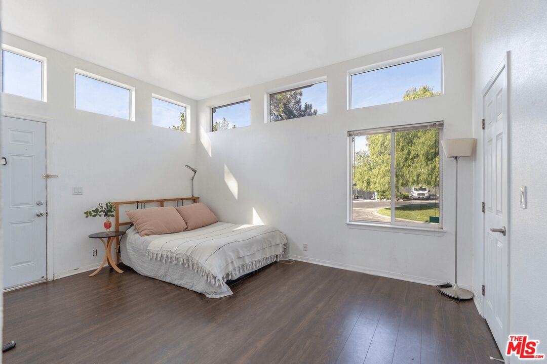 Calabasas, California, 91302, United States, 3 Bedrooms Bedrooms, ,2 BathroomsBathrooms,Residential,For Sale,2002954