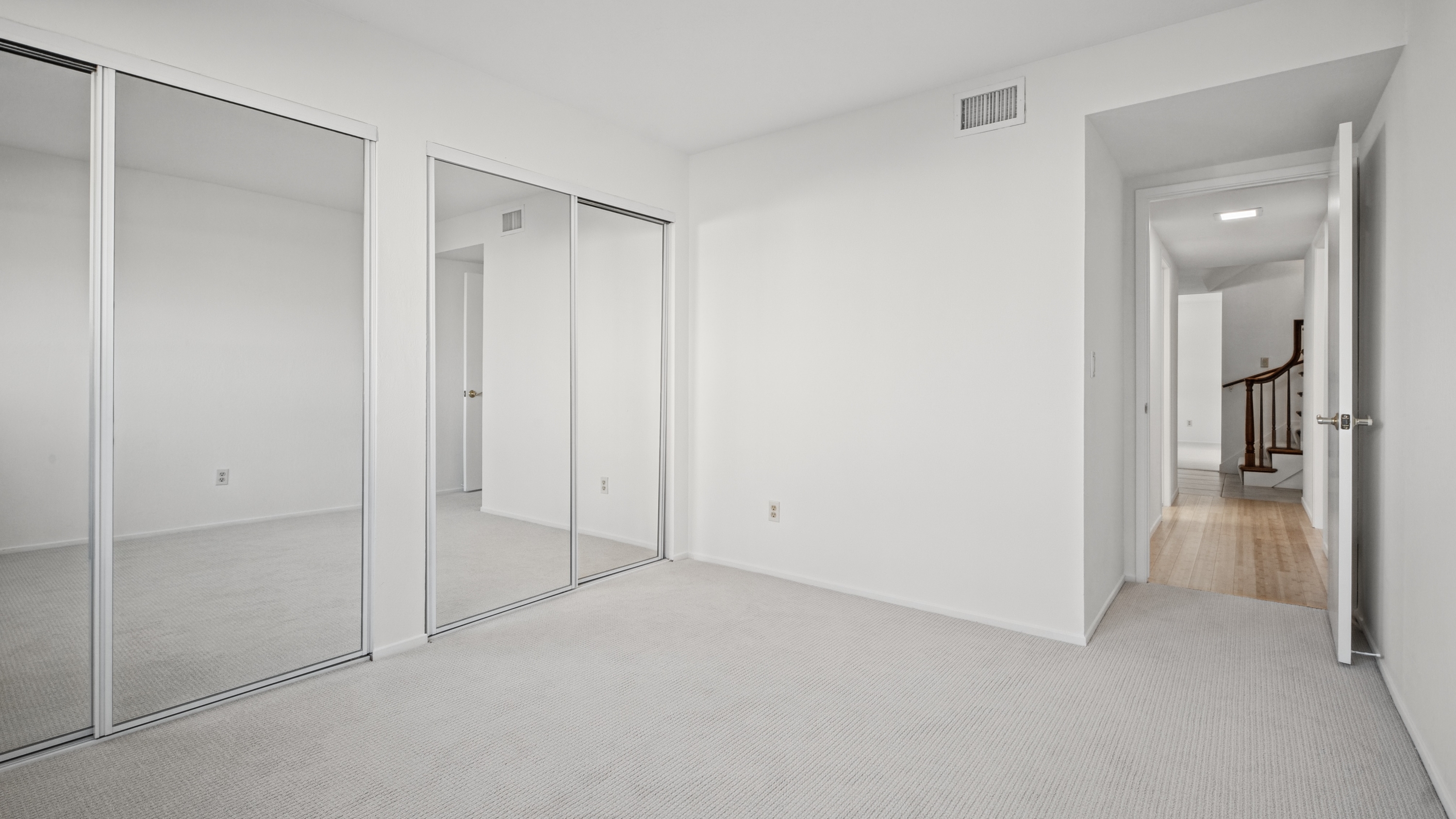  Spacious Mont Marin Contemporary with Open Space Views - 物件實景