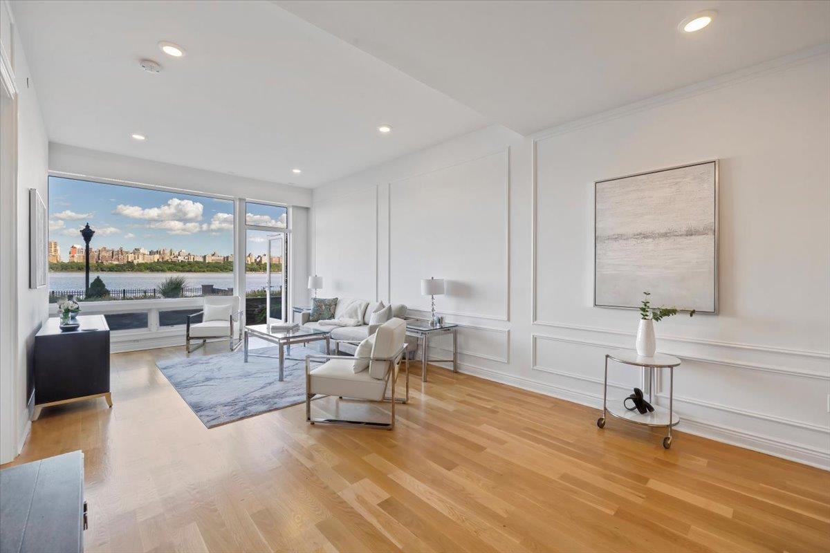 Edgewater, New Jersey, 07020, United States, 2 Bedrooms Bedrooms, ,2 BathroomsBathrooms,Residential,For Sale,1995934