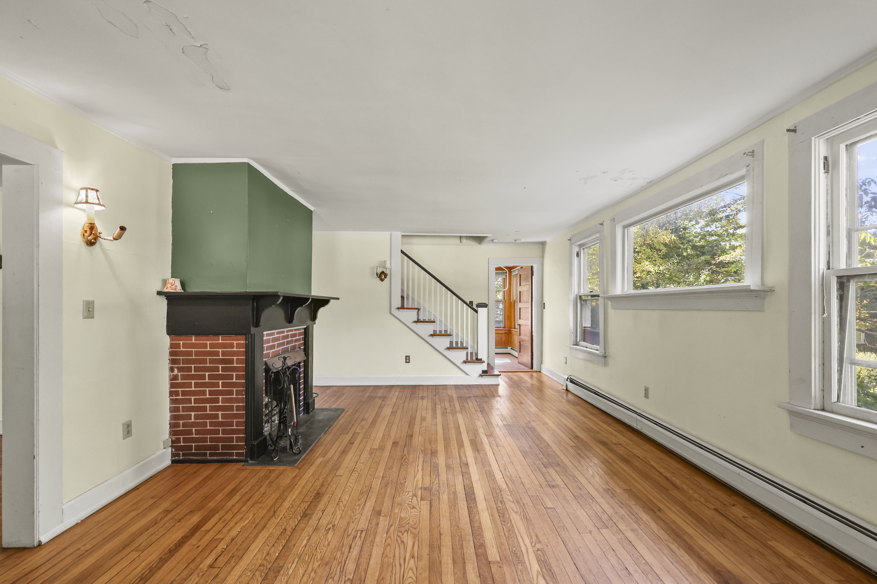  CHARMING STOCKBRIDGE 4-BED HOME AWAITS YOUR VISION - 物件實景