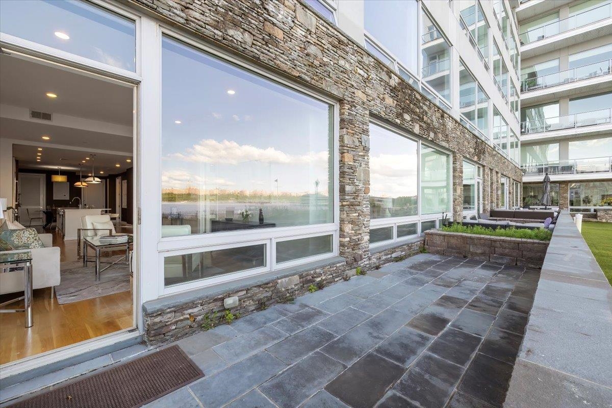Edgewater, New Jersey, 07020, United States, 2 Bedrooms Bedrooms, ,2 BathroomsBathrooms,Residential,For Sale,1836744
