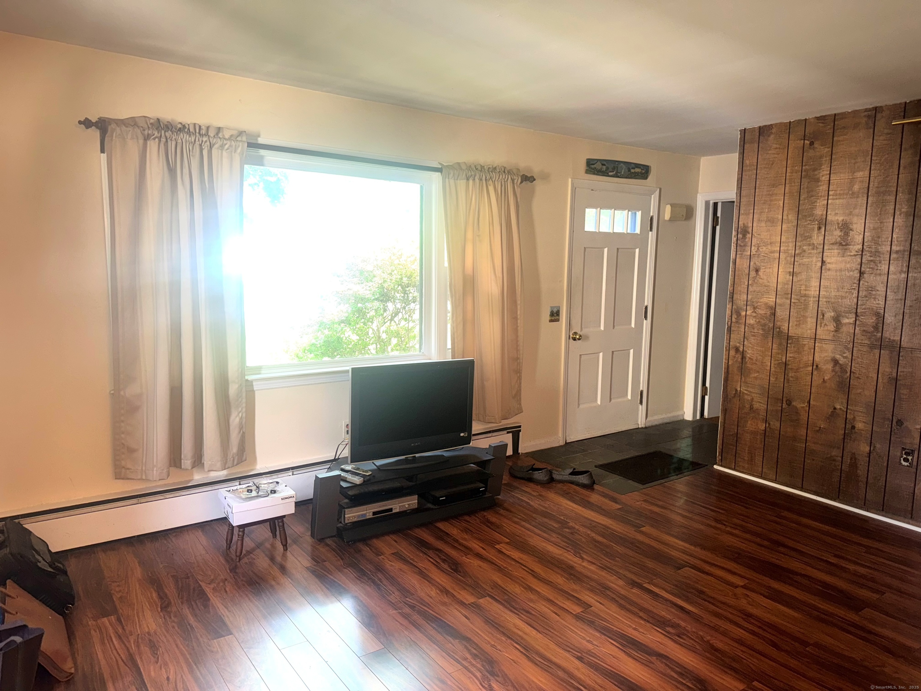 Norwalk, Connecticut, 06851, United States, 3 Bedrooms Bedrooms, ,2 BathroomsBathrooms,Residential,For Sale,1941745
