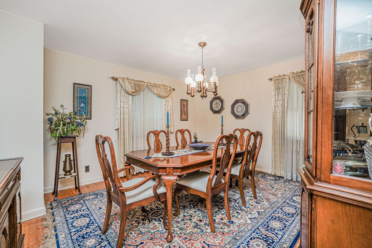 Staten Island, New York, 10302, United States, 5 Bedrooms Bedrooms, ,2 BathroomsBathrooms,Residential,For Sale,1914659