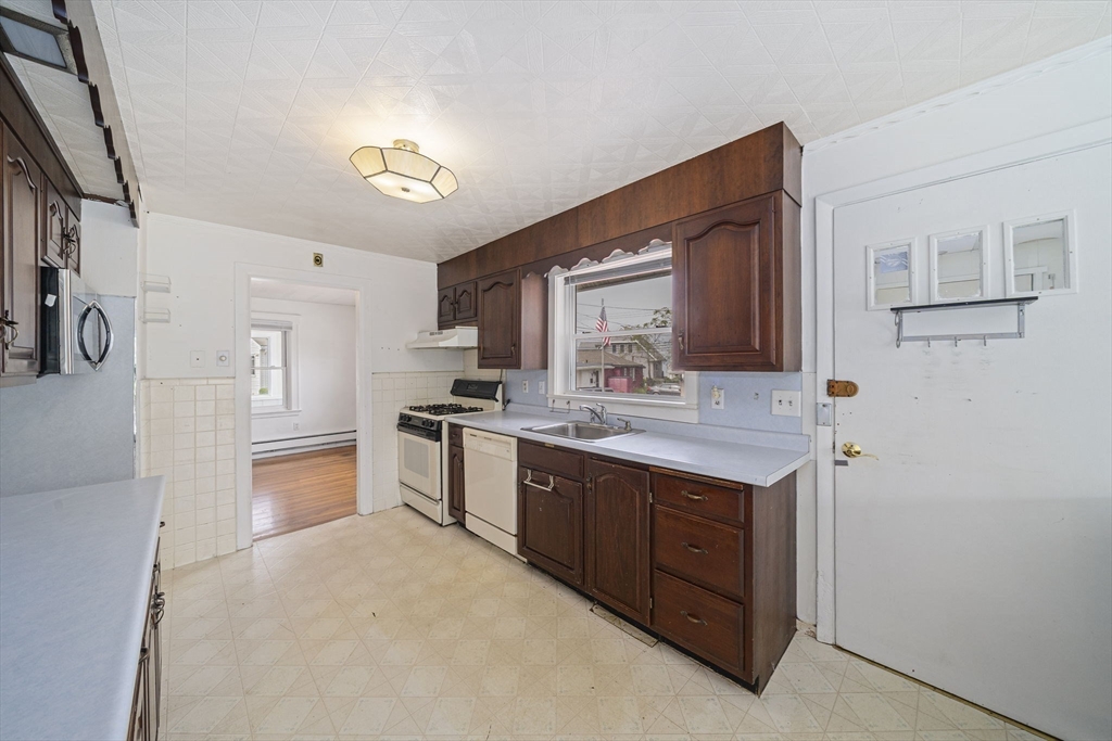 Quincy, Massachusetts, 02169, United States, 3 Bedrooms Bedrooms, ,2 BathroomsBathrooms,Residential,For Sale,1951174