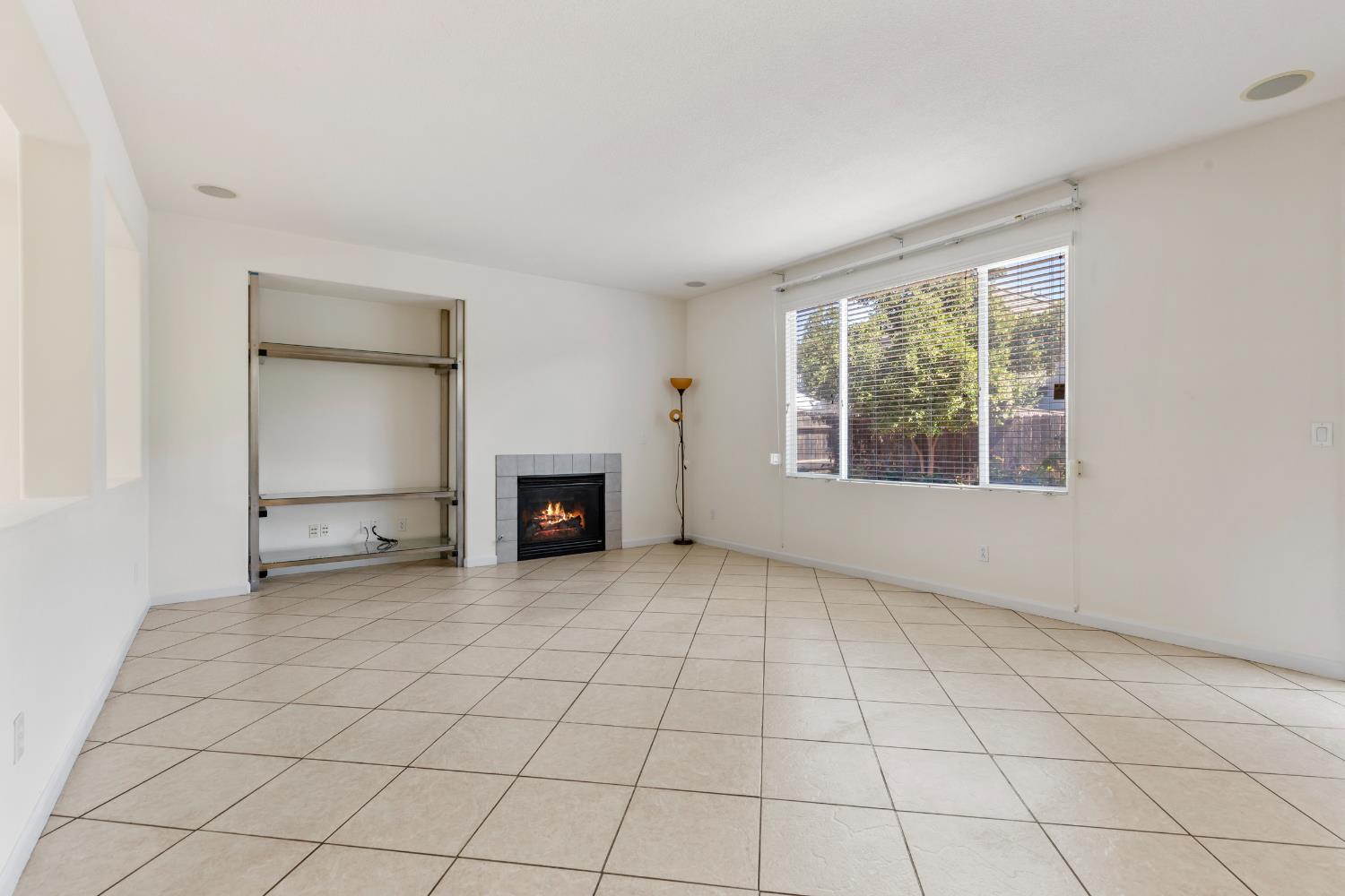 Patterson, California, 95363, United States, 5 Bedrooms Bedrooms, ,4 BathroomsBathrooms,Residential,For Sale,1976897