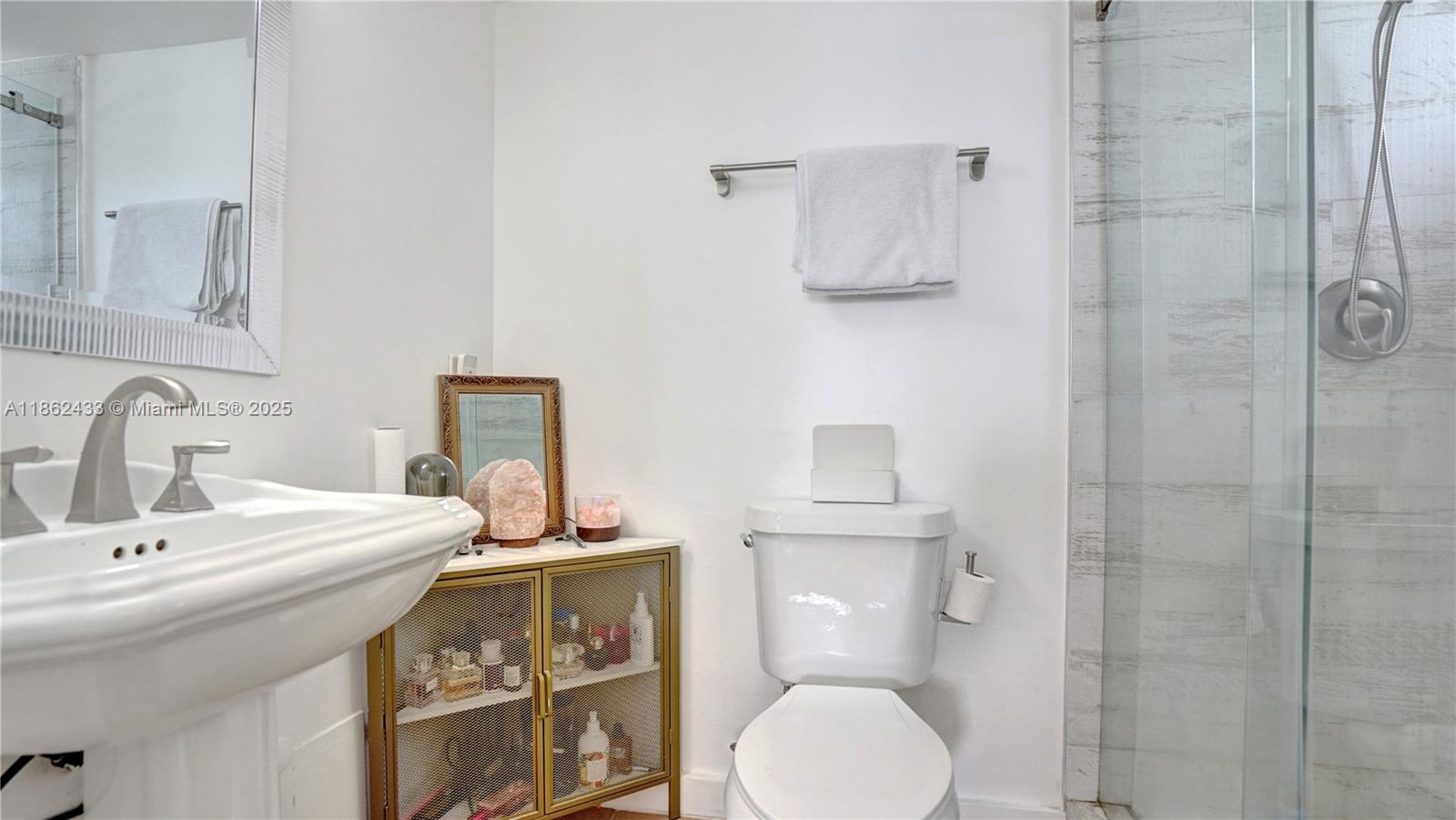 Miami Beach, Florida, 33139, United States, 2 Bedrooms Bedrooms, ,2 BathroomsBathrooms,Residential,For Sale,1925367