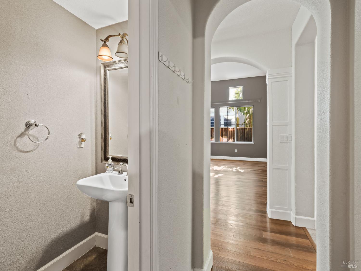 Vacaville, California, 95687, United States, 5 Bedrooms Bedrooms, ,4 BathroomsBathrooms,Residential,For Sale,1828372