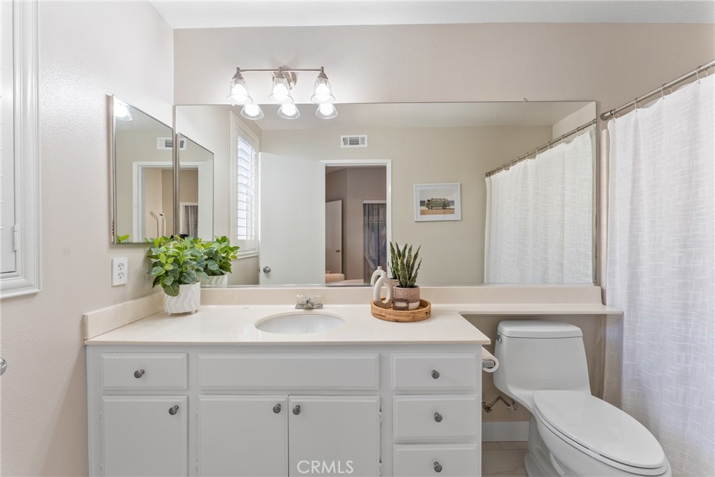 Aliso Viejo, California, 92656, United States, 2 Bedrooms Bedrooms, ,3 BathroomsBathrooms,Residential,For Sale,1989024