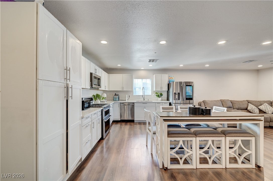 Las Vegas, Nevada, 89122, United States, 5 Bedrooms Bedrooms, ,4 BathroomsBathrooms,Residential,For Sale,2008777