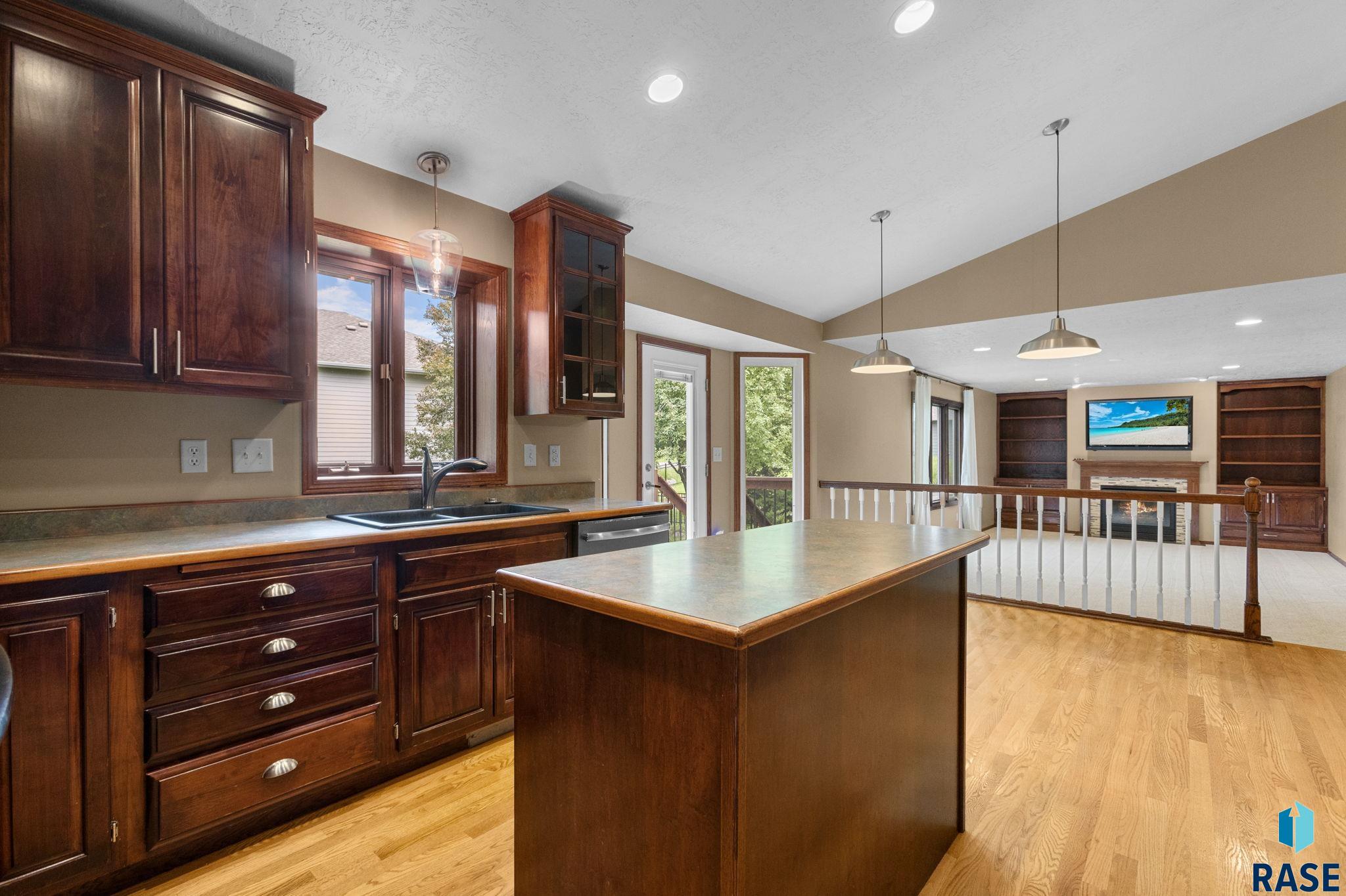 Sioux Falls, South Dakota, 57103, United States, 5 Bedrooms Bedrooms, ,2 BathroomsBathrooms,Residential,For Sale,1908912