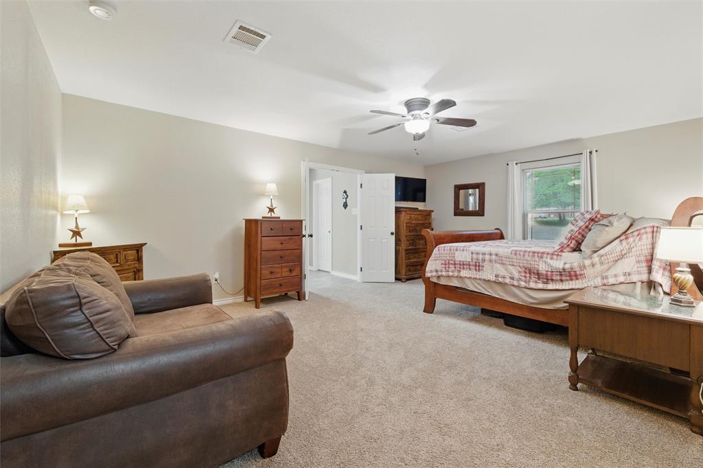Weatherford, Texas, 76088, United States, 5 Bedrooms Bedrooms, ,4 BathroomsBathrooms,Residential,For Sale,1920303