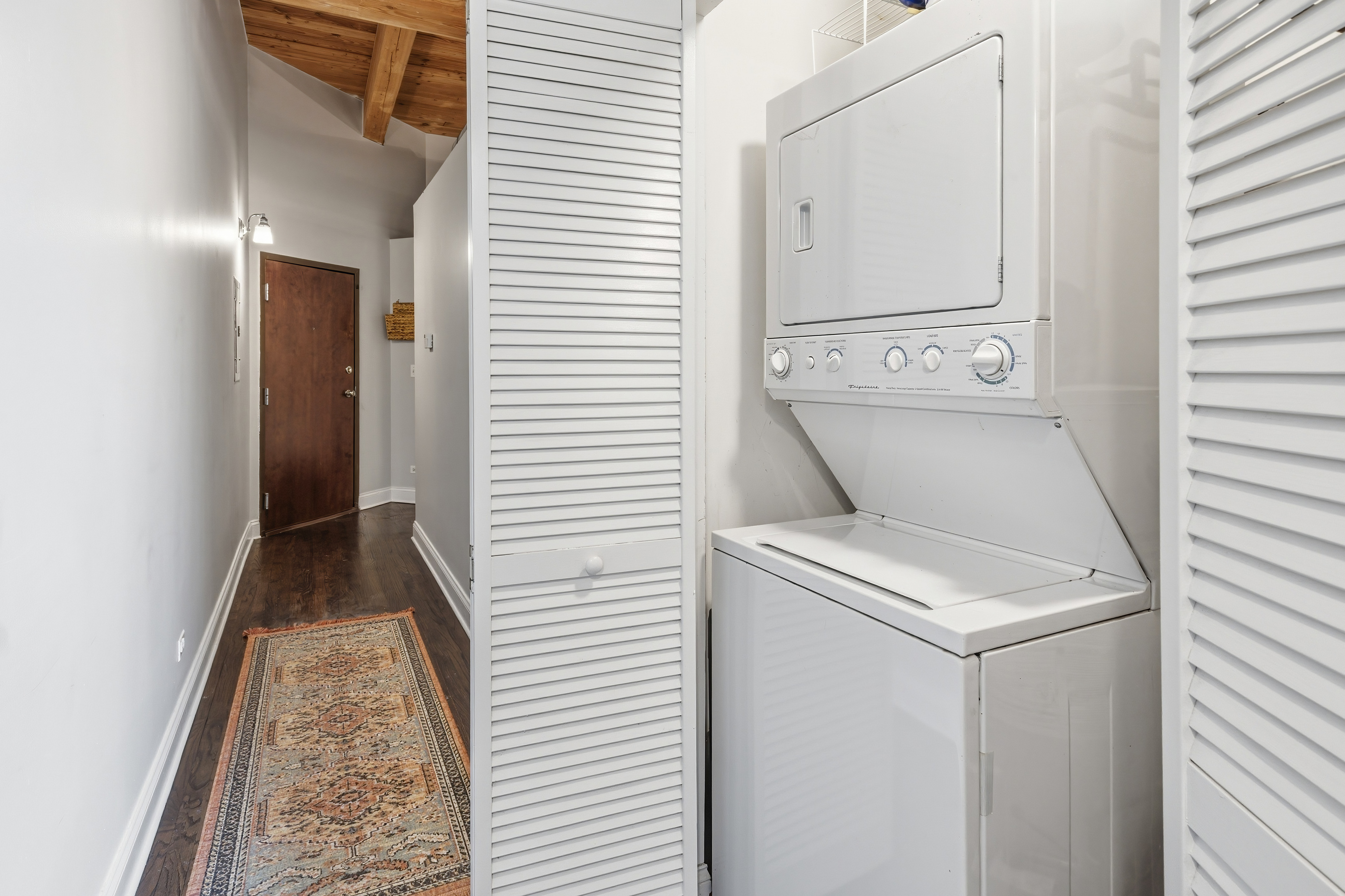  True Timber Loft in a Magical West Town - 物件實景