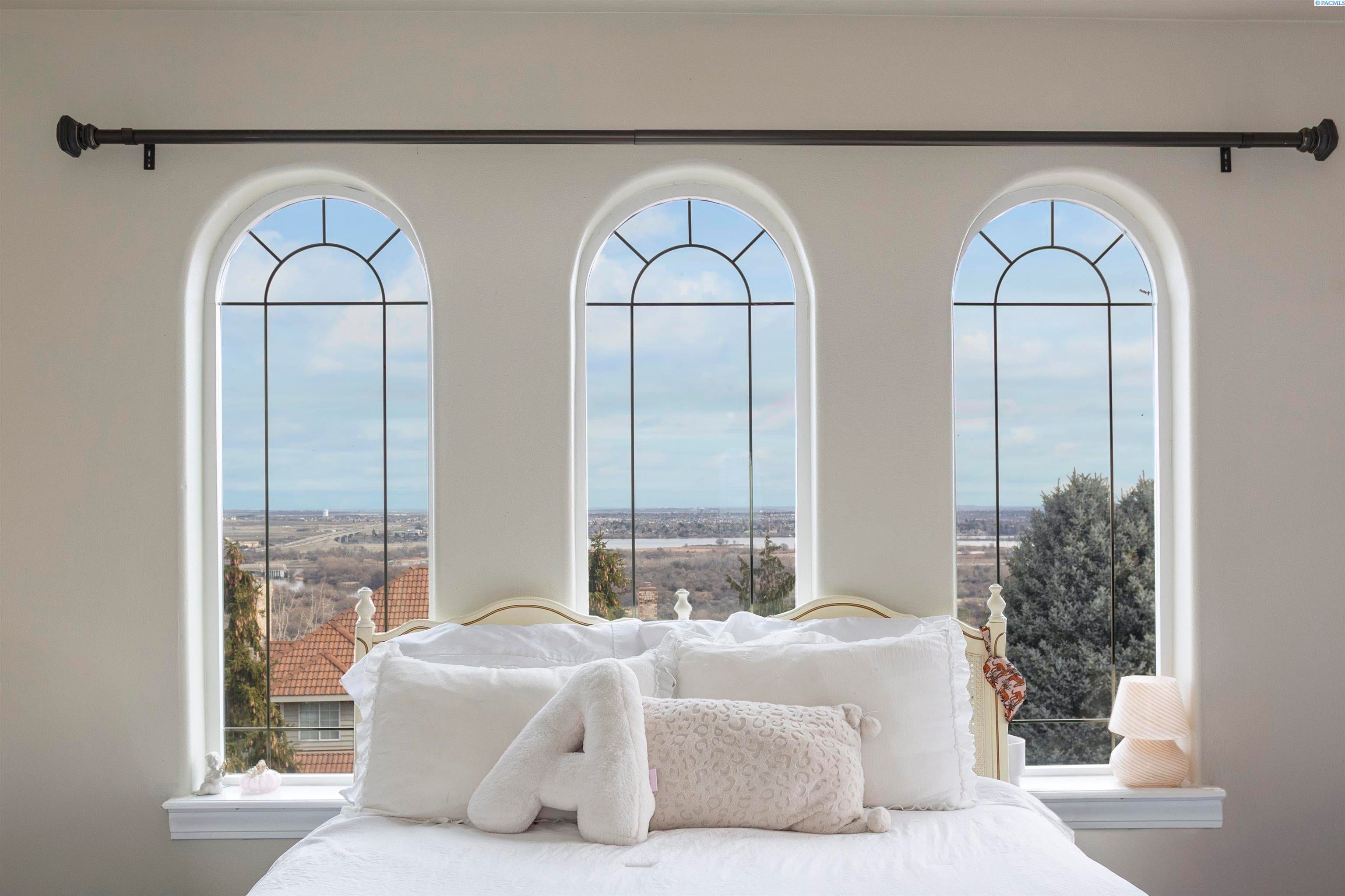 Richland, Washington, 99352, United States, 4 Bedrooms Bedrooms, ,4 BathroomsBathrooms,Residential,For Sale,1977070