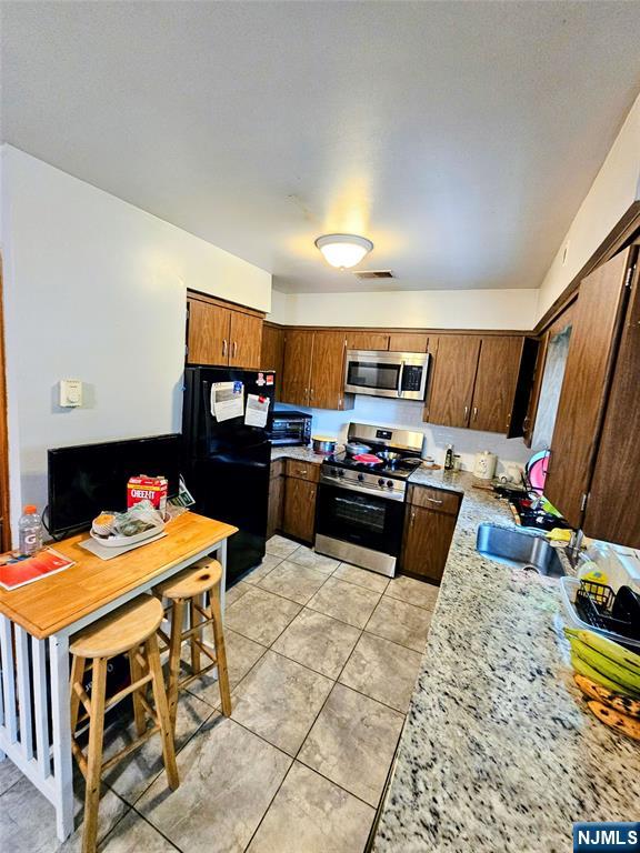 Clifton, New Jersey, 07012, United States, 6 Bedrooms Bedrooms, ,4 BathroomsBathrooms,Residential,For Sale,1984082