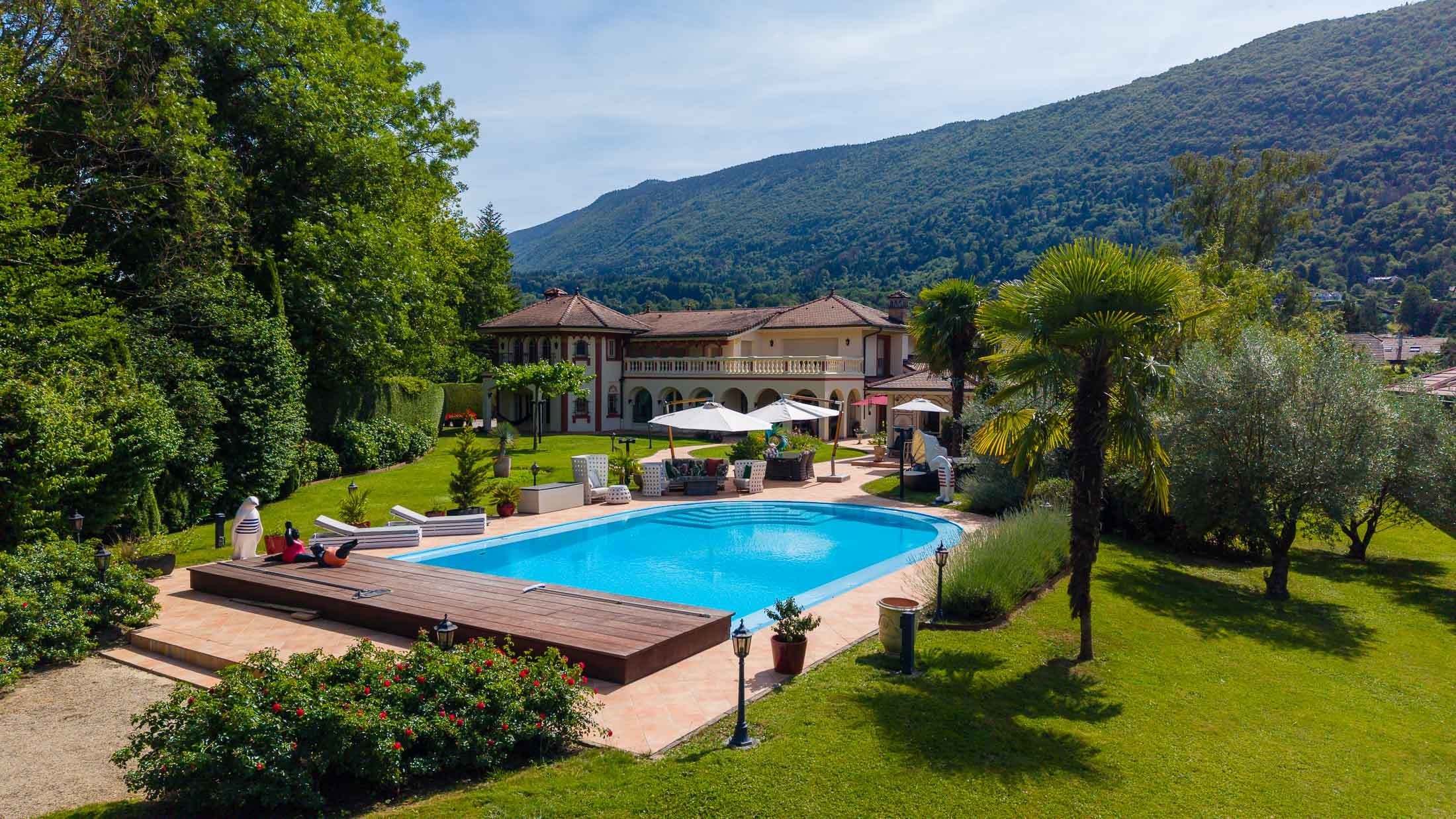  Exceptional property, unique waterfront location on Annecy