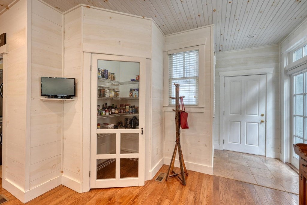 Blairsville, Georgia, 30512, United States, 5 Bedrooms Bedrooms, ,6 BathroomsBathrooms,Residential,For Sale,1901332