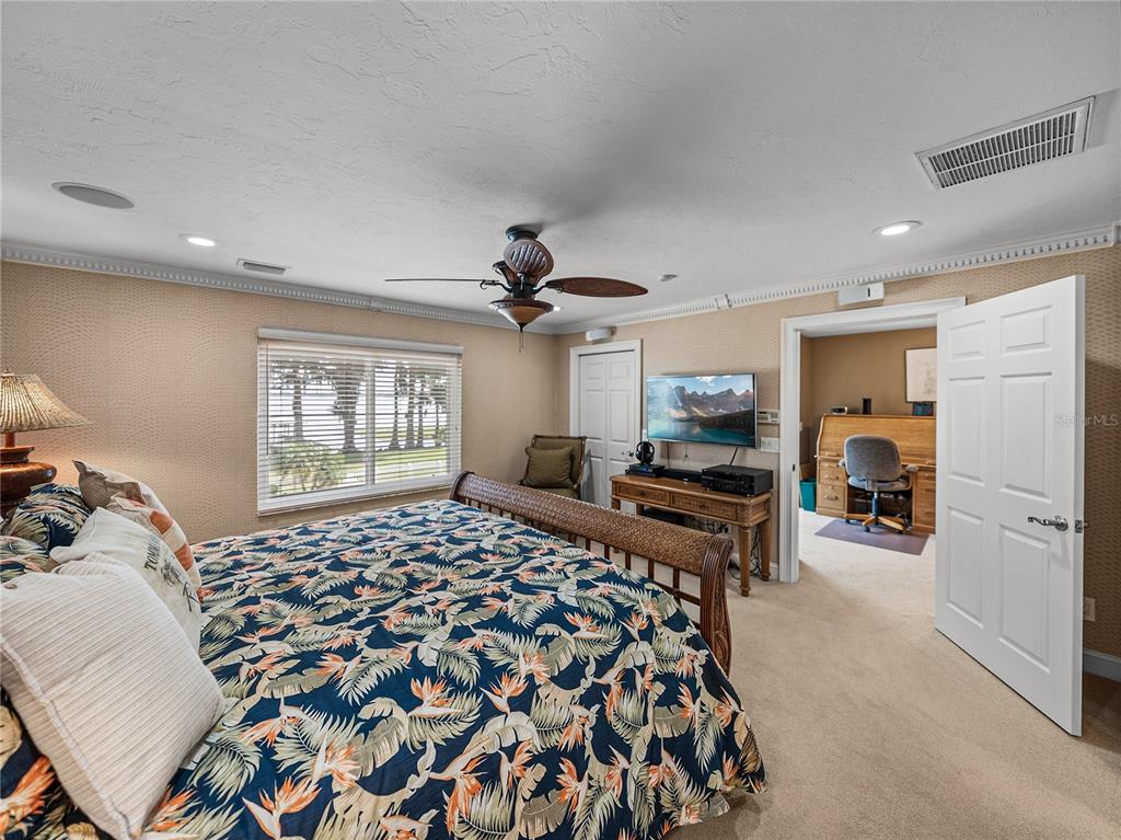 Winter Haven, Florida, 33884, United States, 3 Bedrooms Bedrooms, ,4 BathroomsBathrooms,Residential,For Sale,1895737