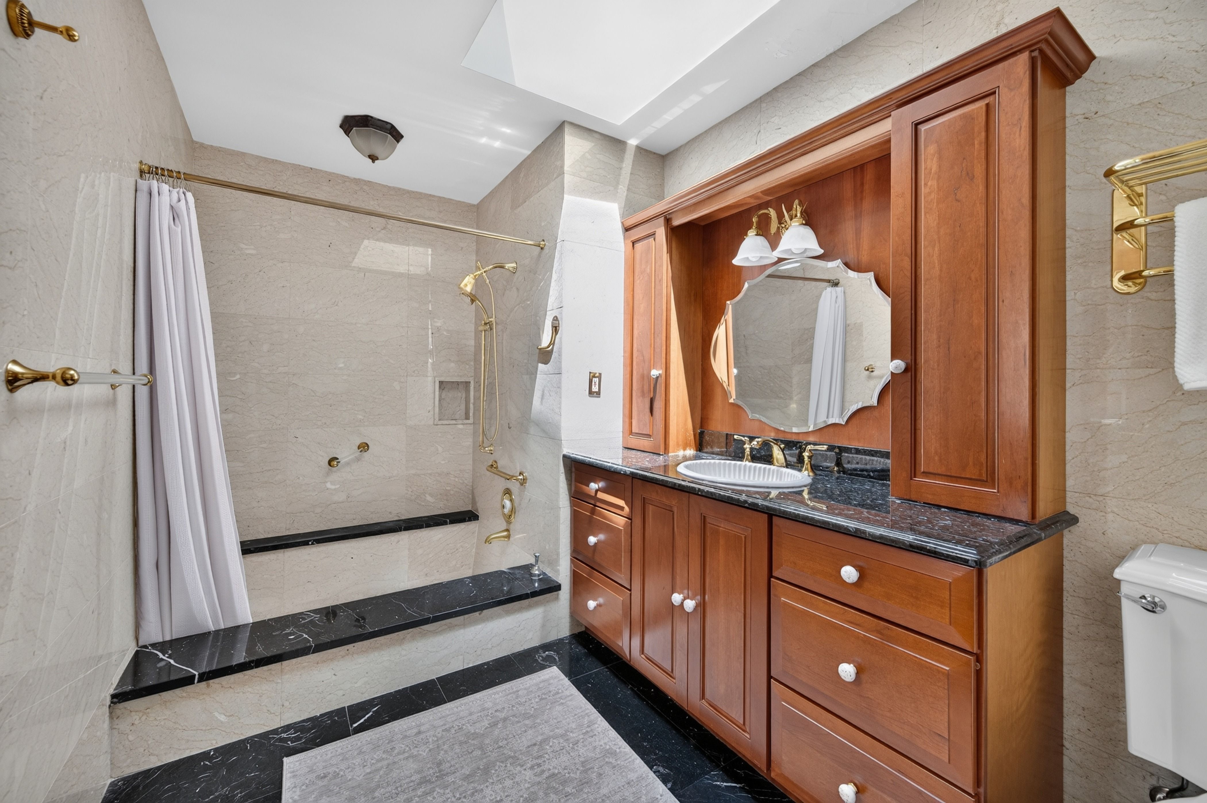  4 Waring Drive, Manhasset, NY 11030 - 物件實景