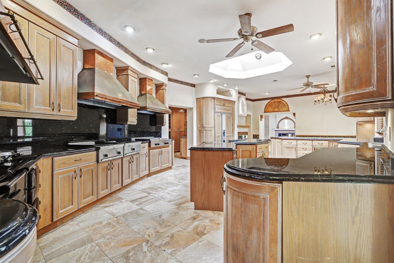 Los Ranchos, New Mexico, 87107, United States, 5 Bedrooms Bedrooms, ,5 BathroomsBathrooms,Residential,For Sale,1900994